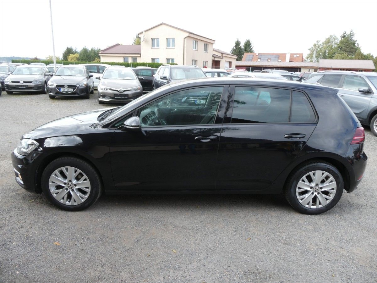 Volkswagen Golf, 1,6 TDi 85kW navi,led,serviska - fotka 6