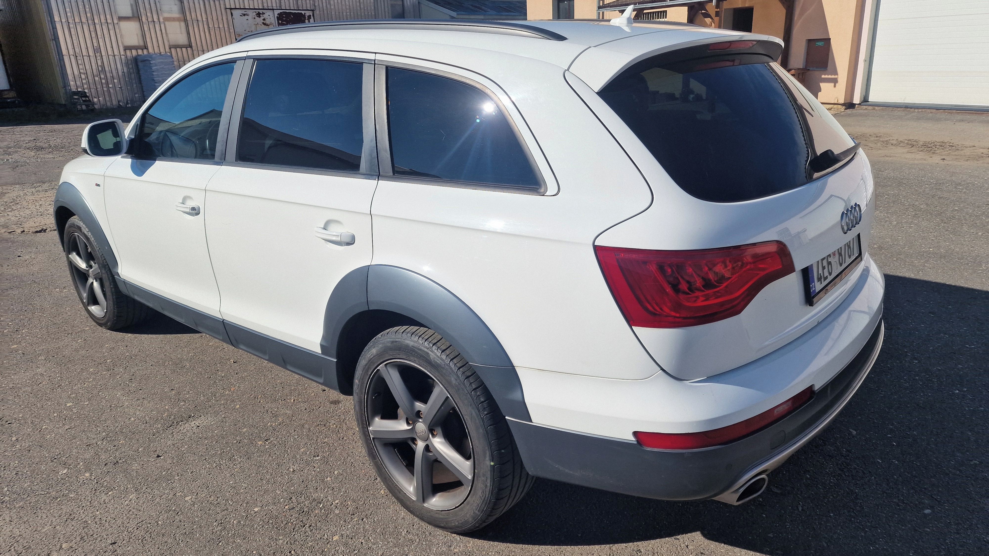 Audi Q7, 3.0 TDI V6 S-line, 180 kW, 4x4 - fotka 5