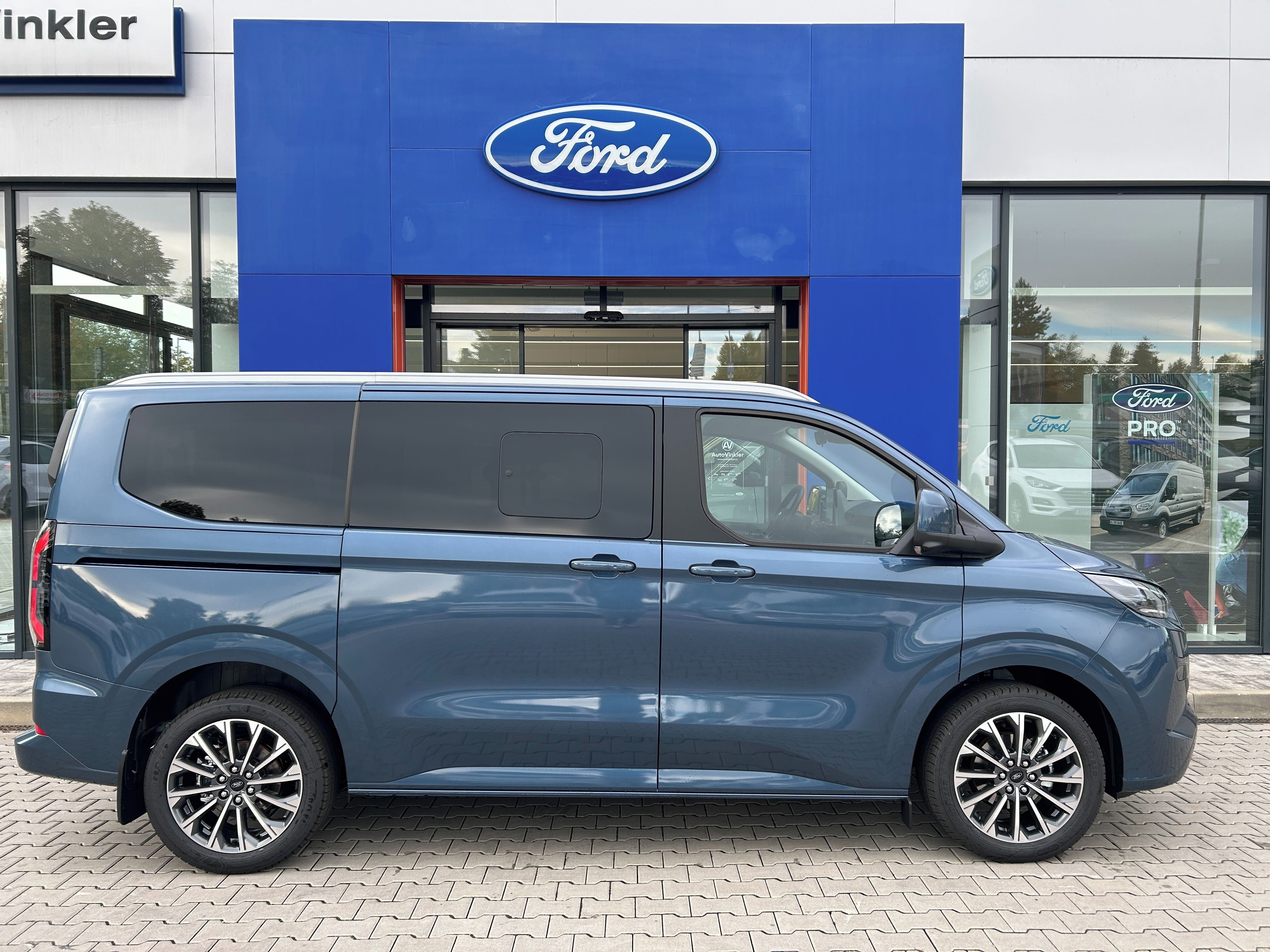 Ford Tourneo Custom, Titanium X L1 2.5 PHEV 171kW - fotka 5