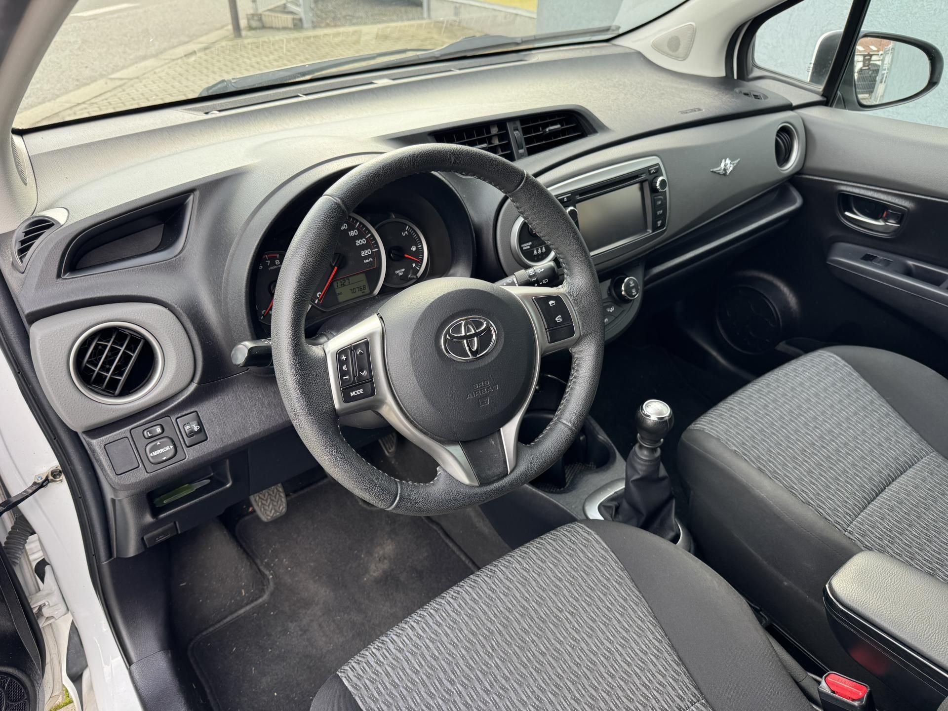 Toyota Yaris, 1,33 Dual VVT-i, ČR, 1.MAJ. - fotka 6