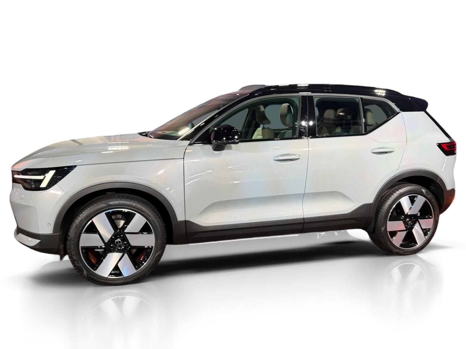 Volvo XC40, NEW PLUS LOUNGE PAKET MY27 - fotka 2