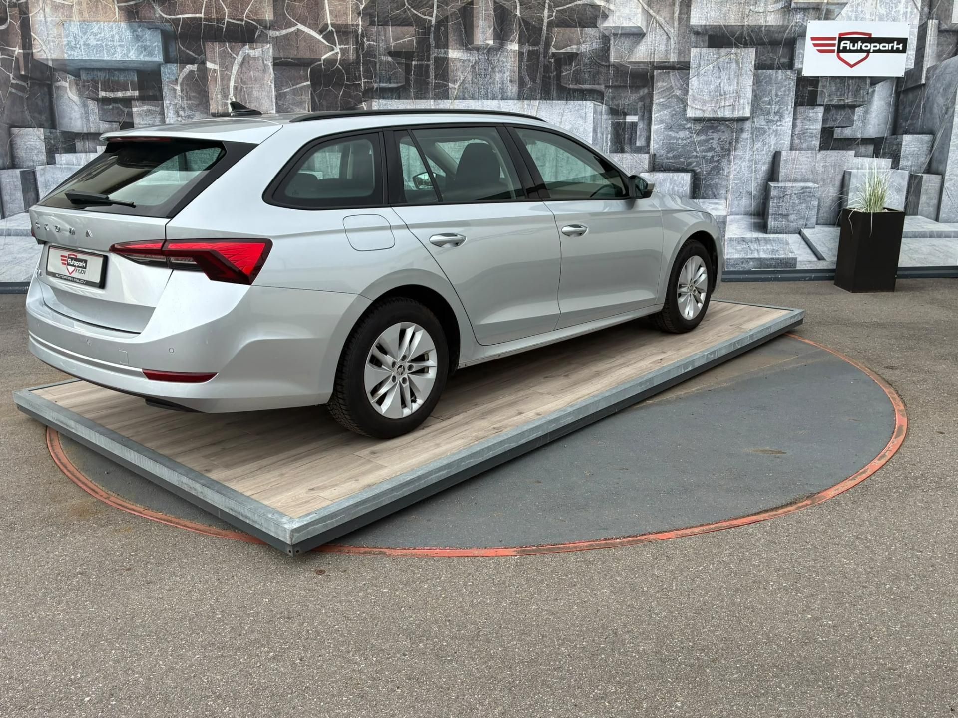 Škoda Octavia, 2.0TDi, 85KW, ACC, KEYLESS,DPH - fotka 6