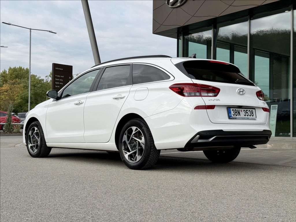 Hyundai i30, 1,5 i  FL WG Style - fotka 2