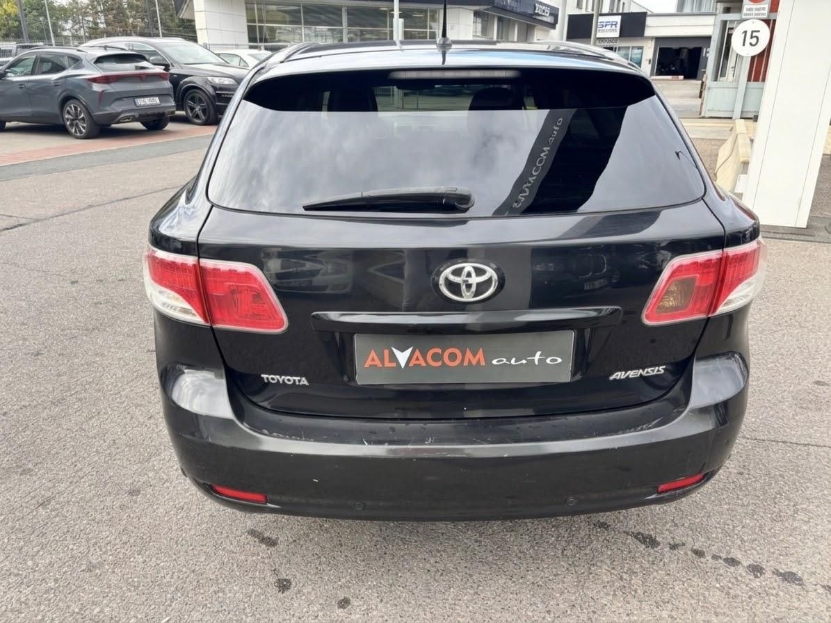 Toyota Avensis, 2.2 - fotka 6