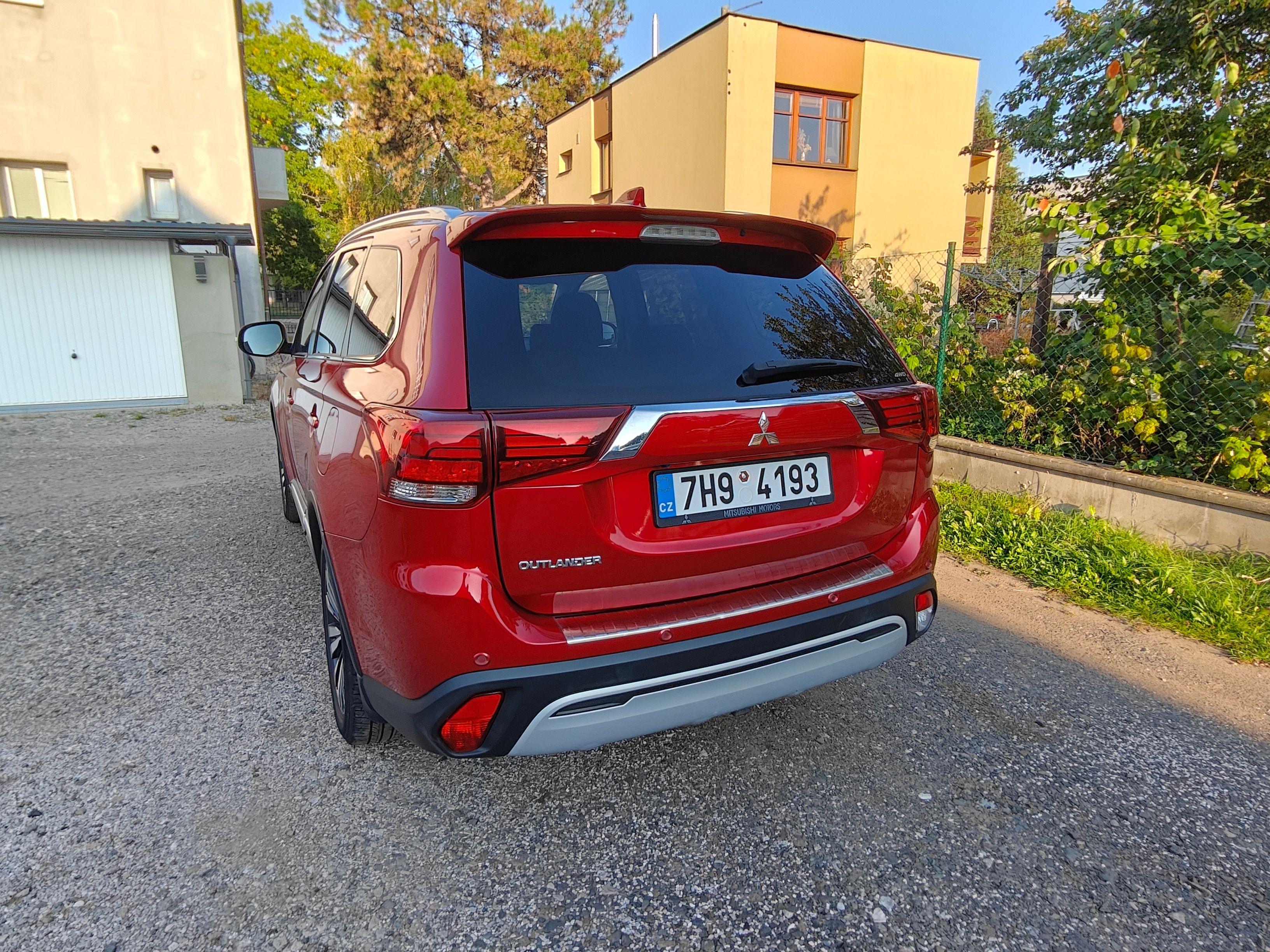 Mitsubishi Outlander, 2,0 MIVEC, 4x4 - plná výbava - fotka 4