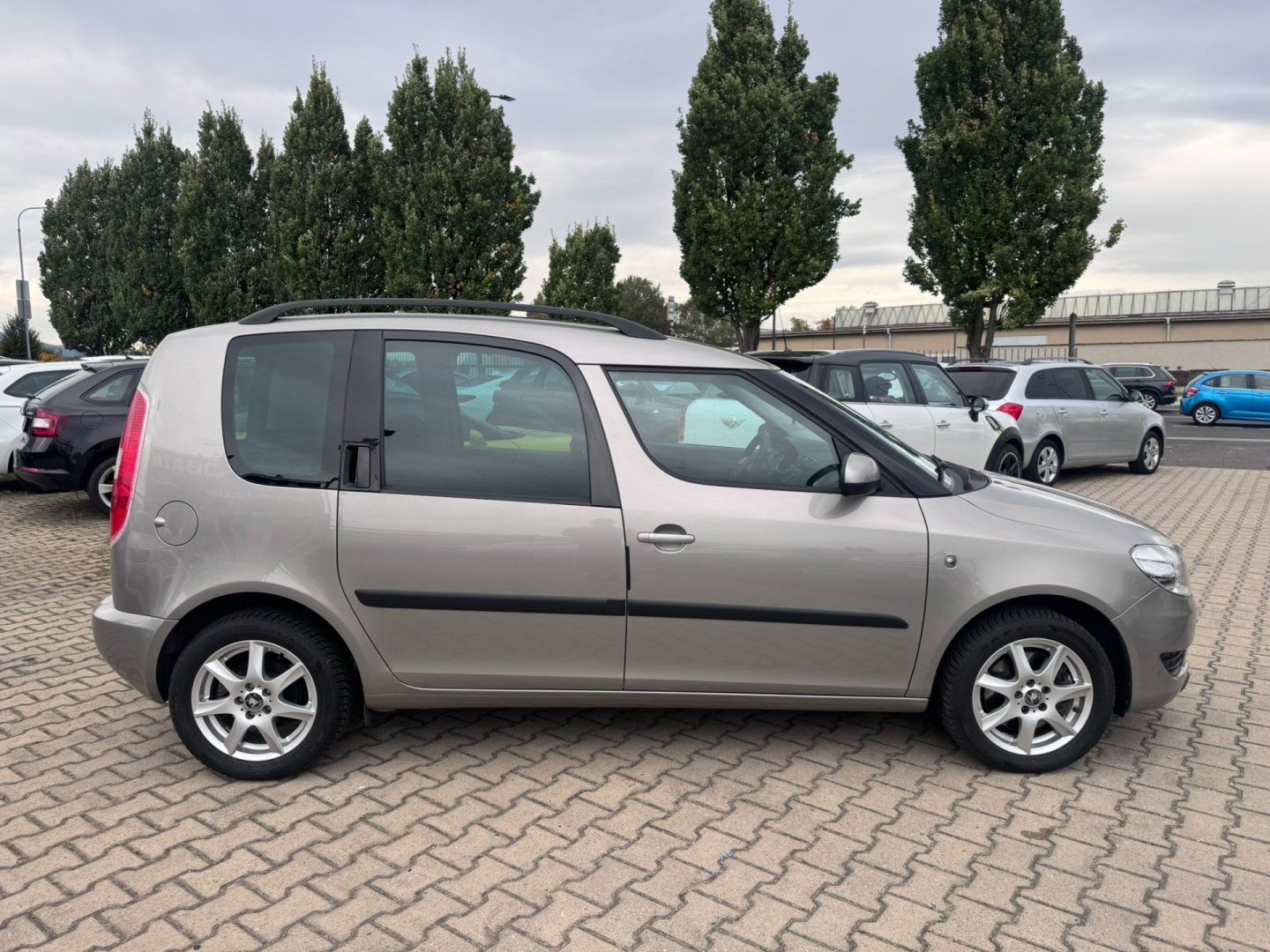 Škoda Roomster, 1,6 TDI 77 KW KILOMETRY TAŽNÉ - fotka 6