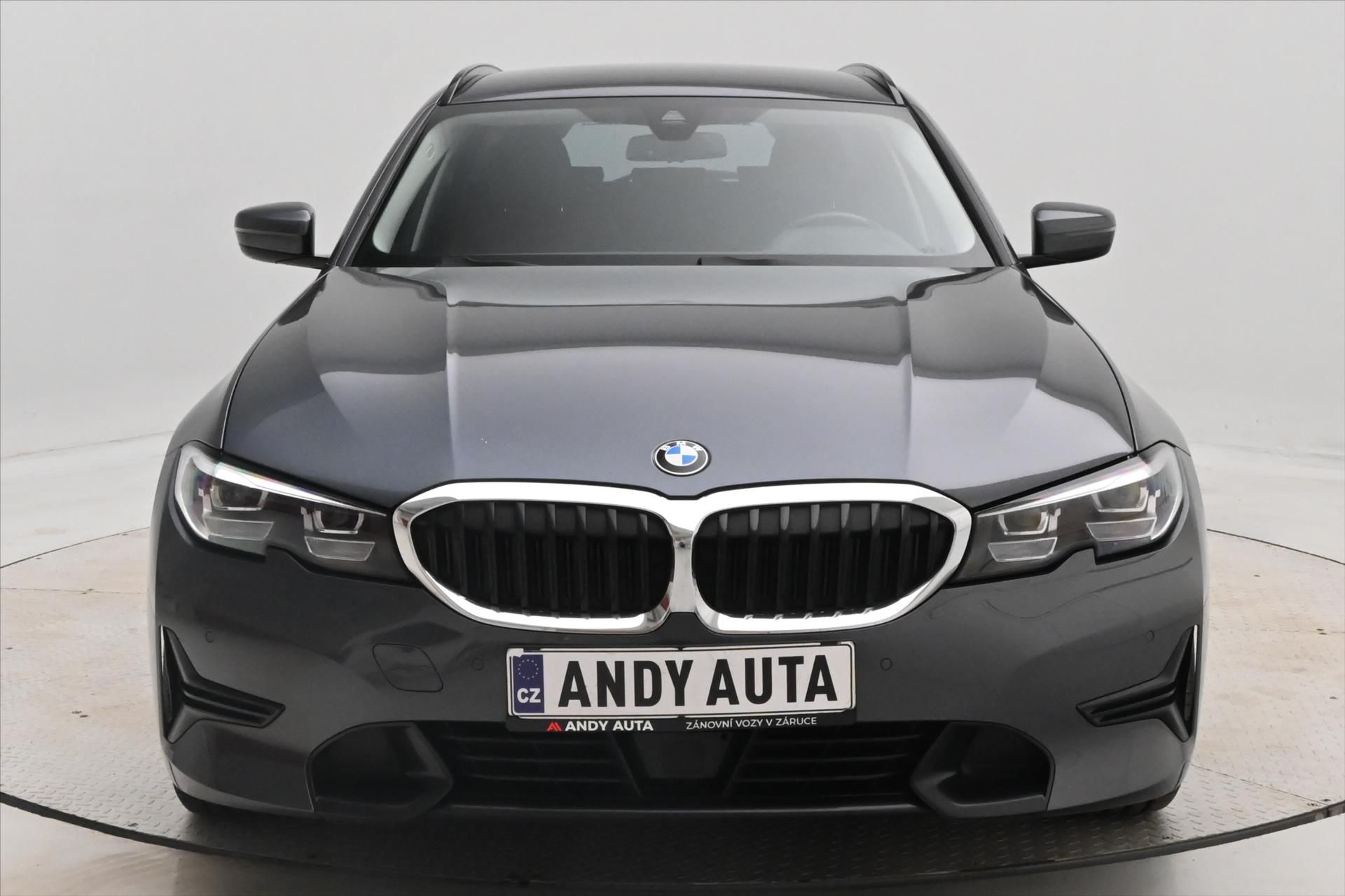 BMW Řada 3, 2,0 320d 140 kW SportTouring S - fotka 2