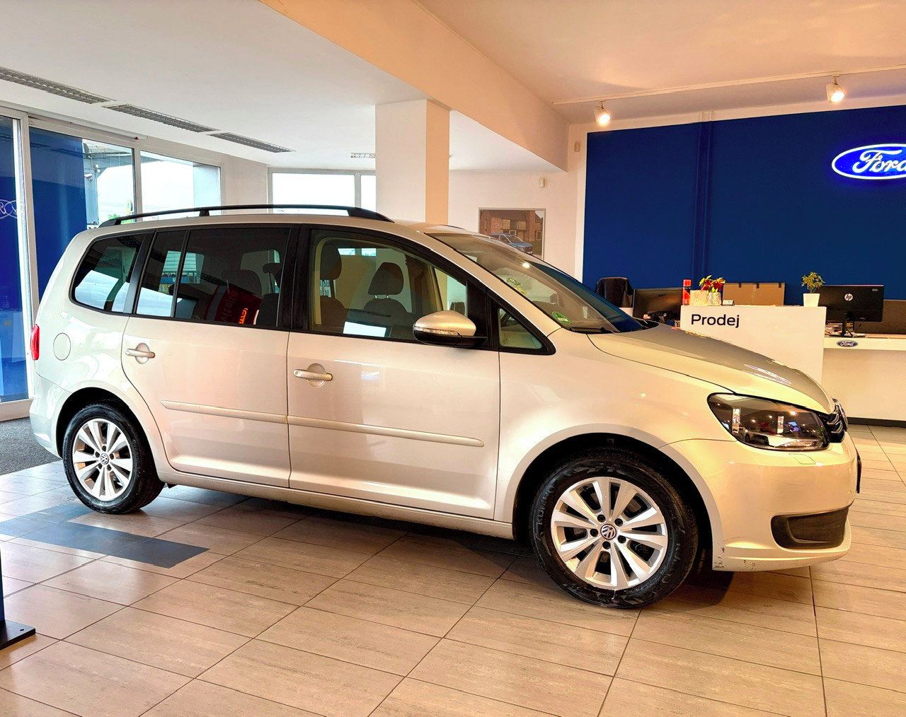 Volkswagen Touran, 2.0 TDI KLIMA TEMPOMAT - fotka 4