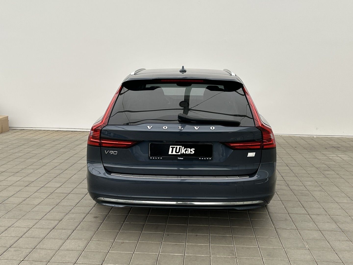 Volvo V90, 2.0Recharge 186kW 4x4  Inscrip - fotka 4