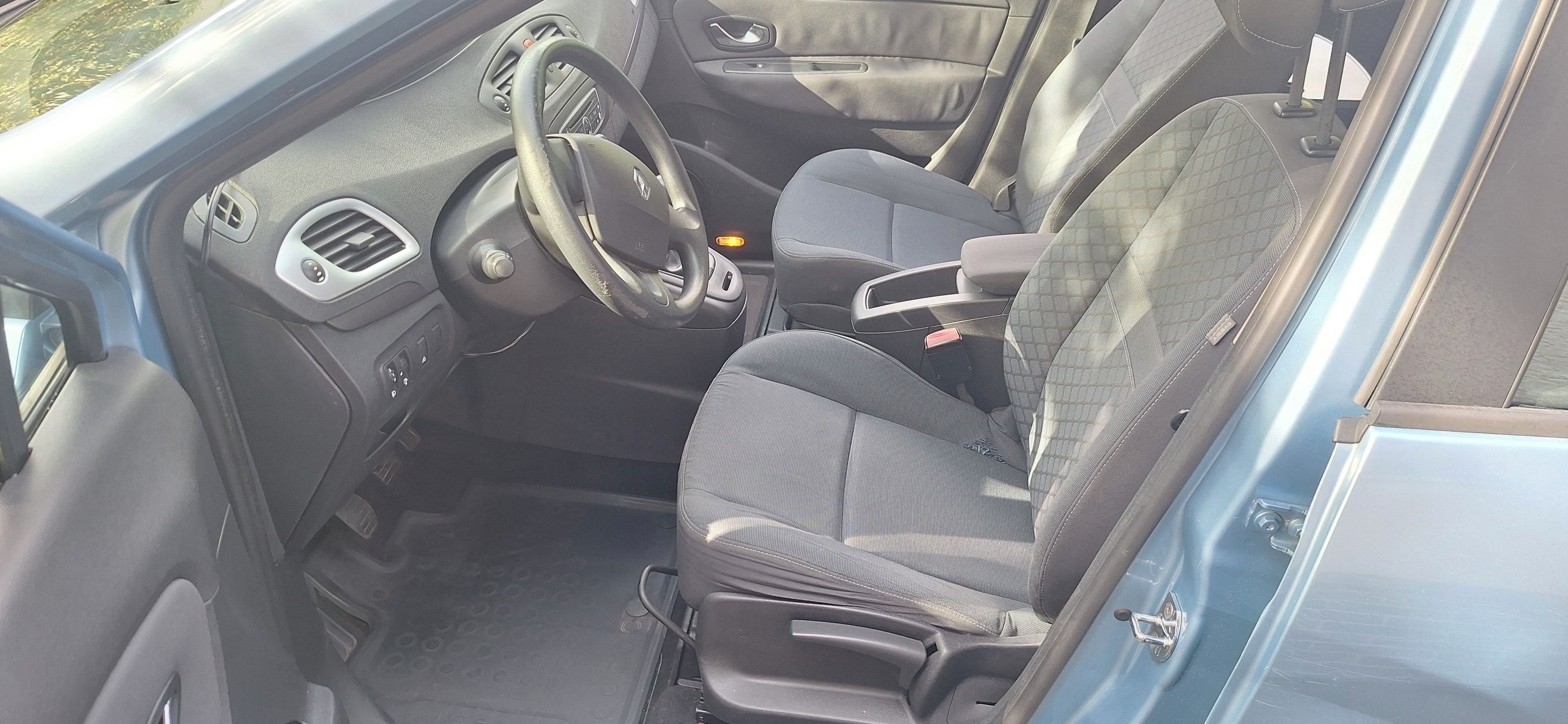Renault Grand Scénic, 1.6 / 81 kW, manuál, 7 míst - fotka 5
