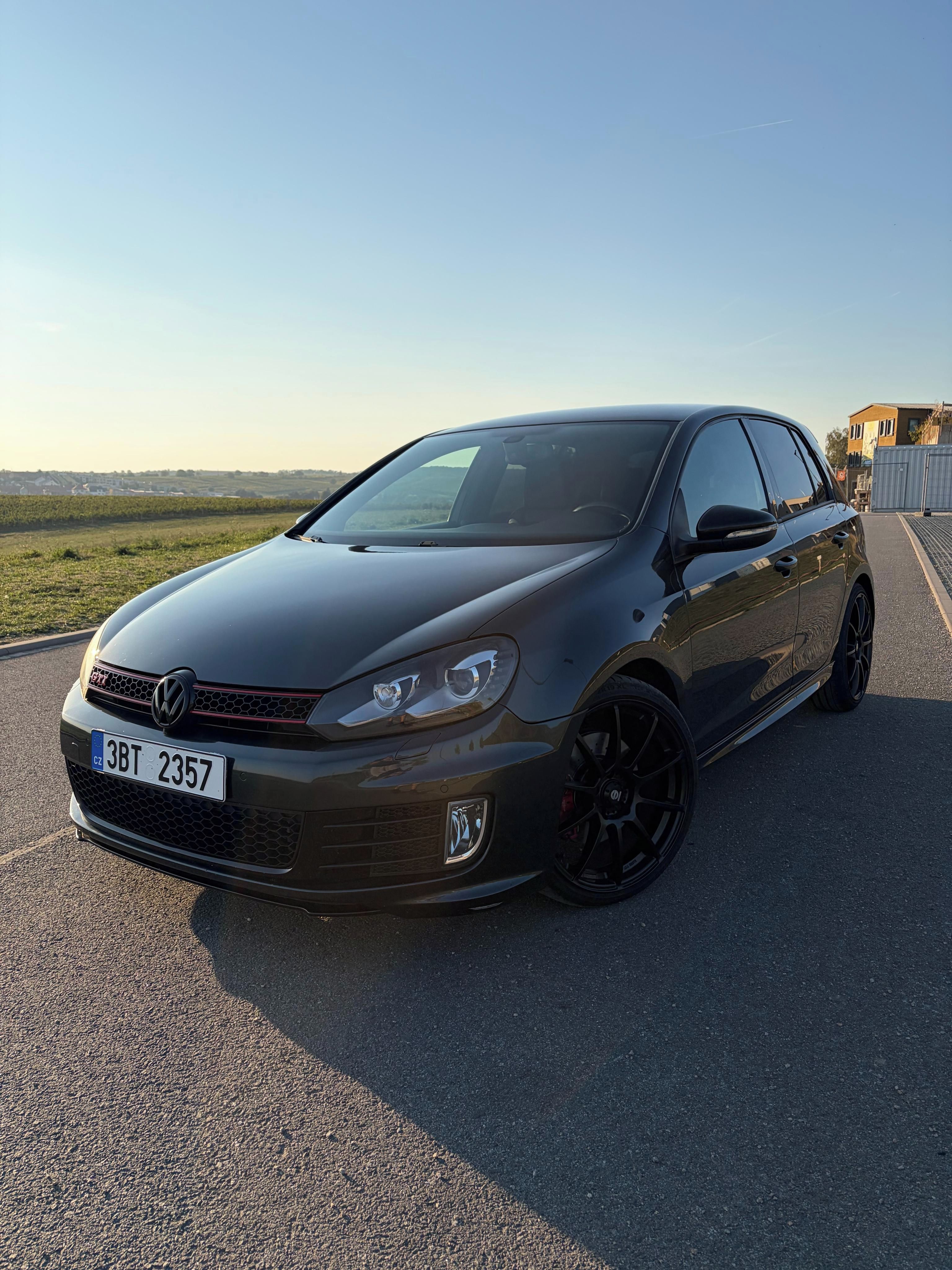 Volkswagen Golf, 6 GTI edice 35 - fotka 3