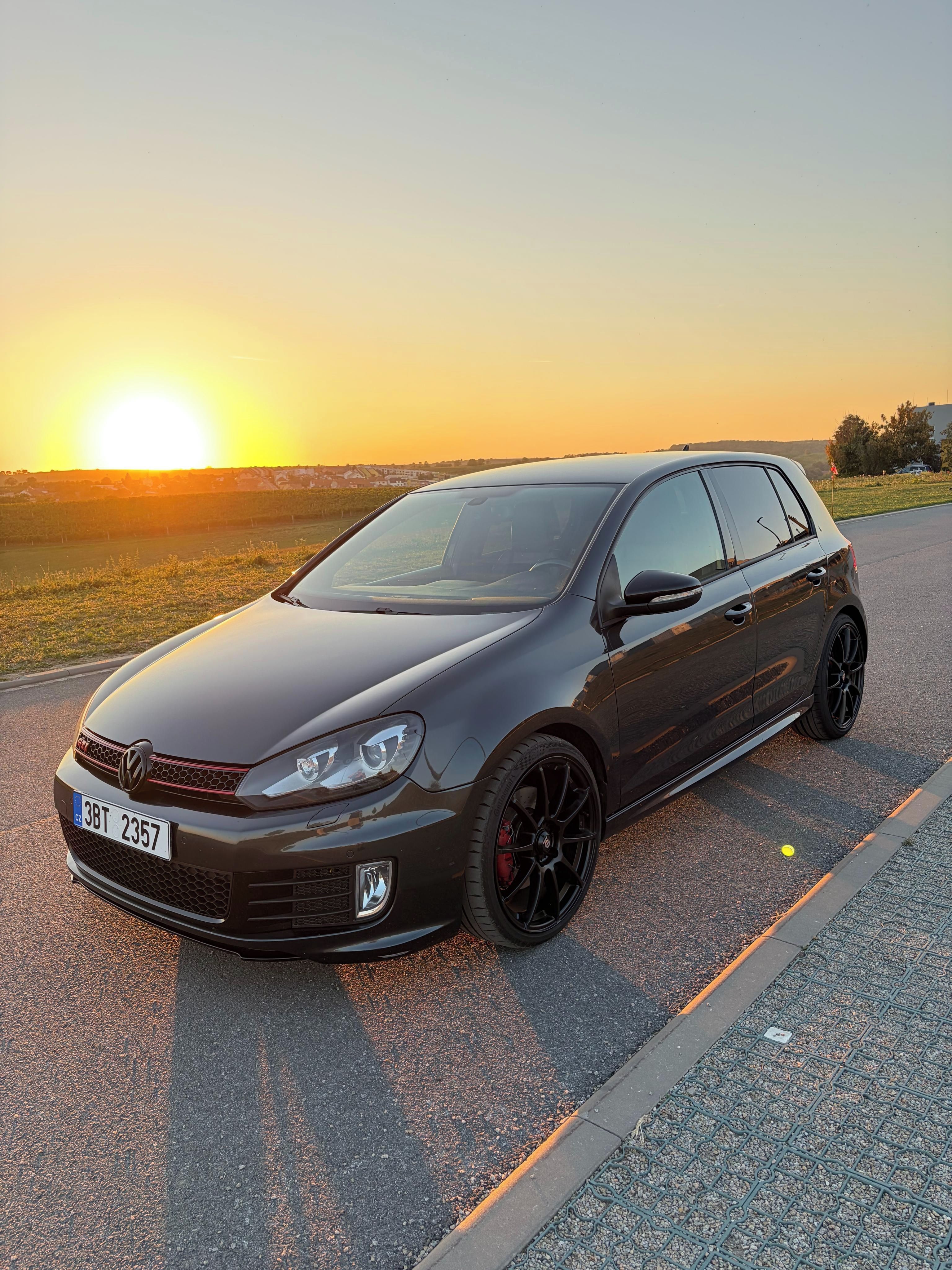 Volkswagen Golf, 6 GTI edice 35 - fotka 6