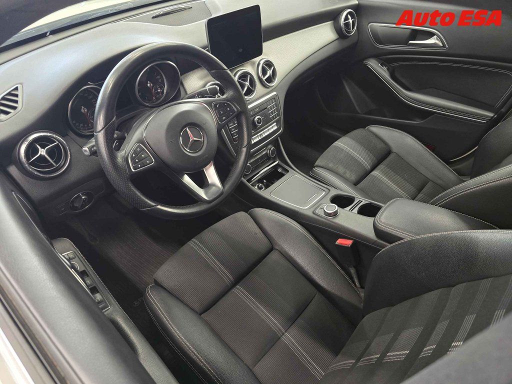 Mercedes-Benz CLA, 1.6i 200 - fotka 3