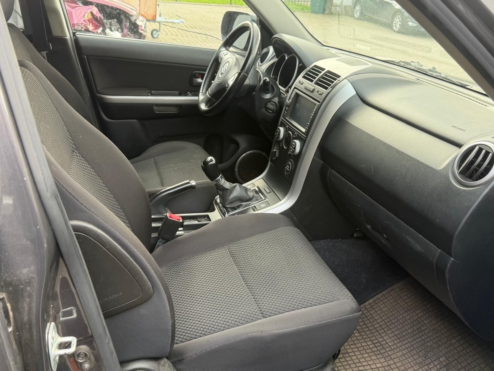 Suzuki Grand Vitara, 2.4i-4X4-XEN.TAŽNÉ.KLIMATRONIK - fotka 4