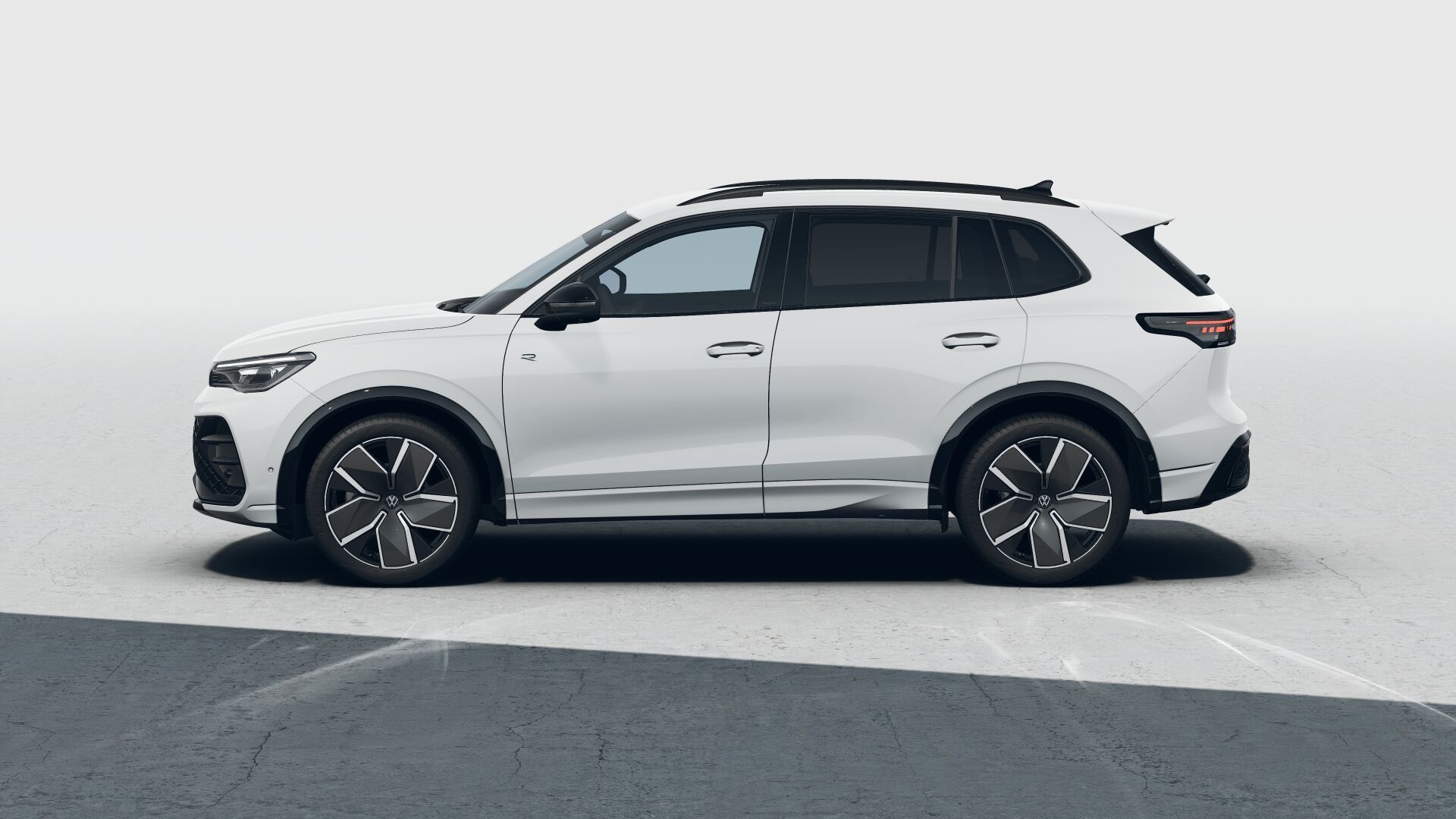 Volkswagen Tiguan, Tiguan R-Line People 1,5 eTSI - fotka 2