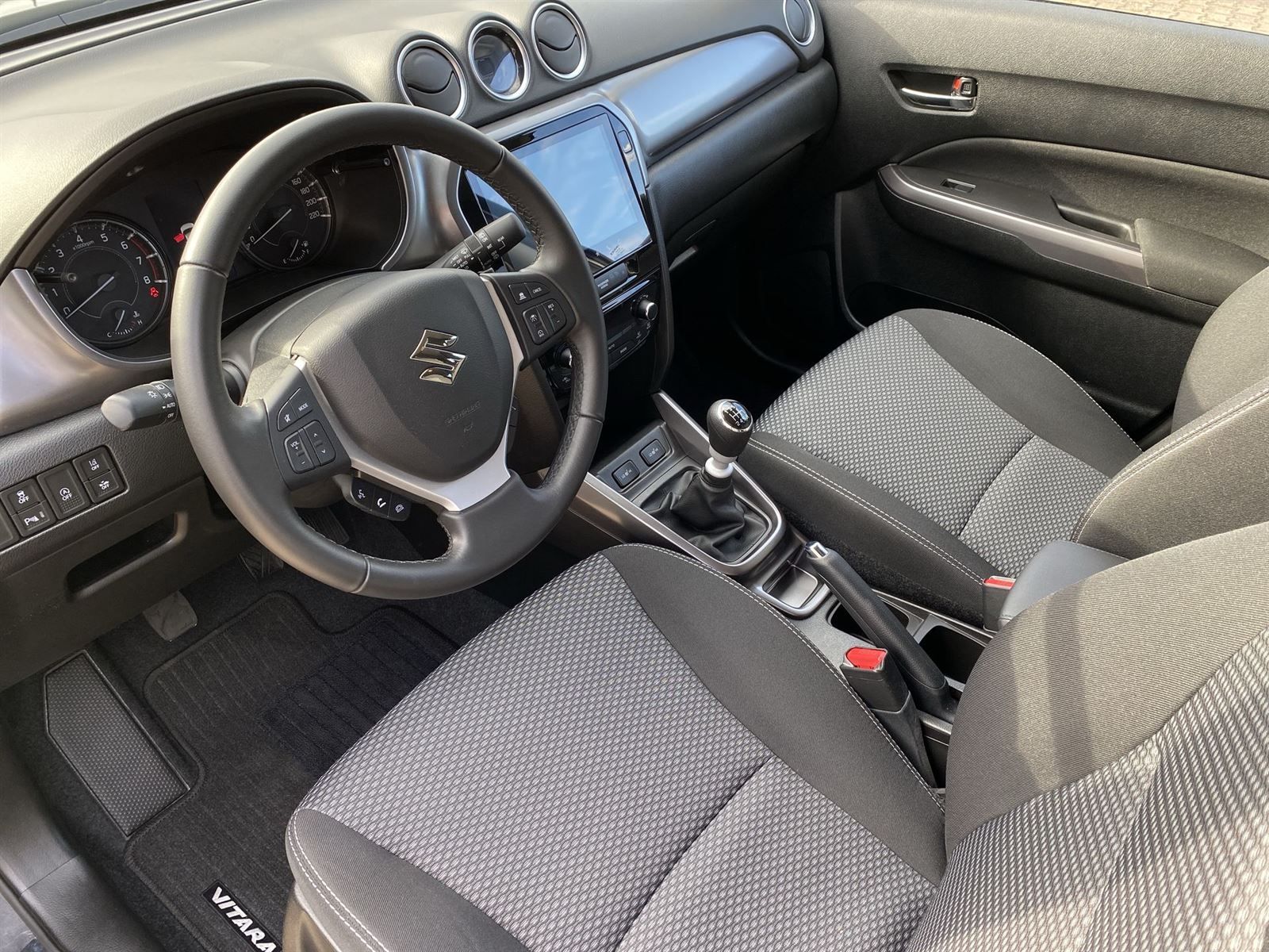 Suzuki Vitara, 1.4 BoosterJet Premium - fotka 6