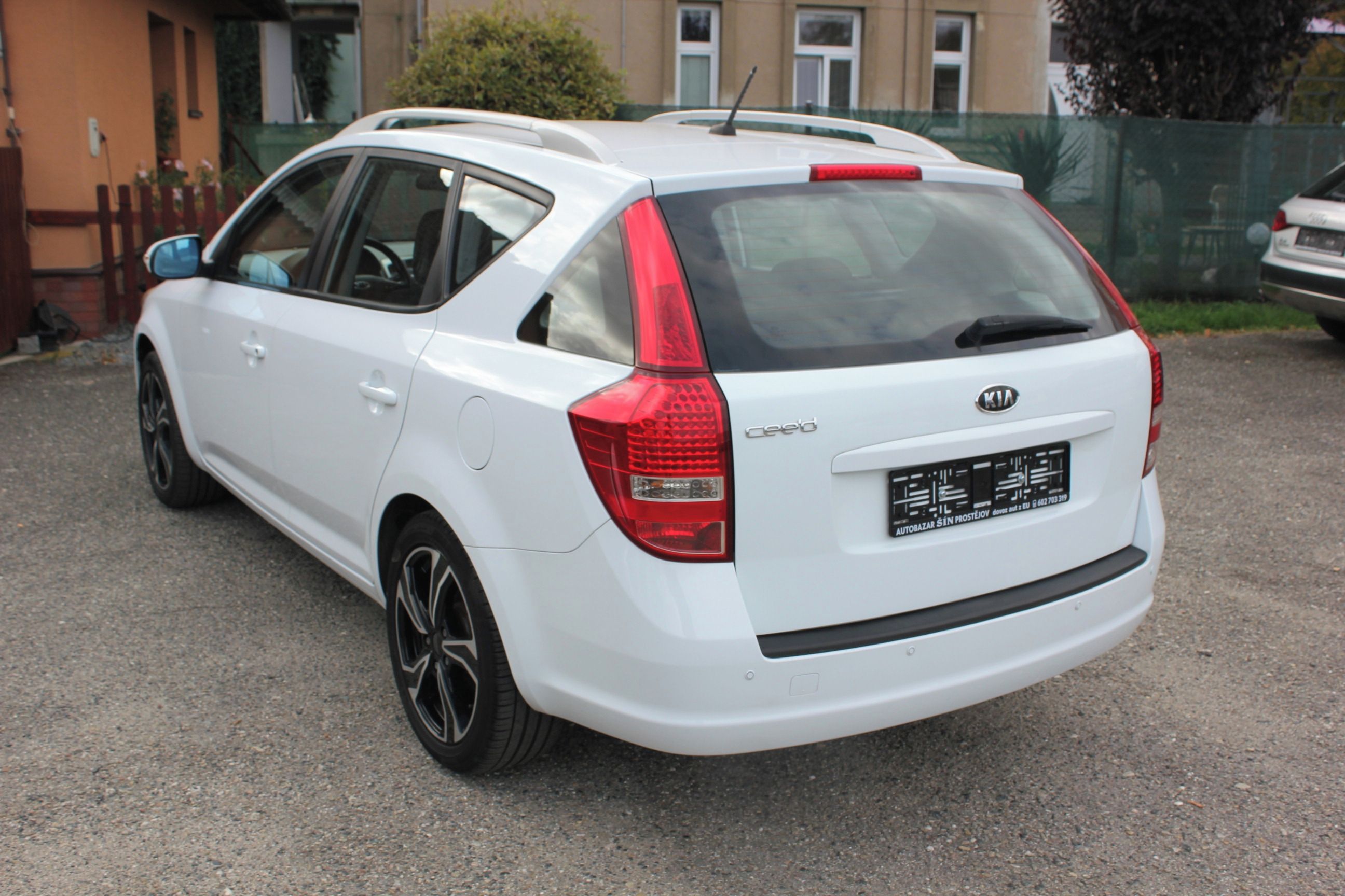 Kia Cee´d, 1.6 CVVT, ATM, plný servis - fotka 5