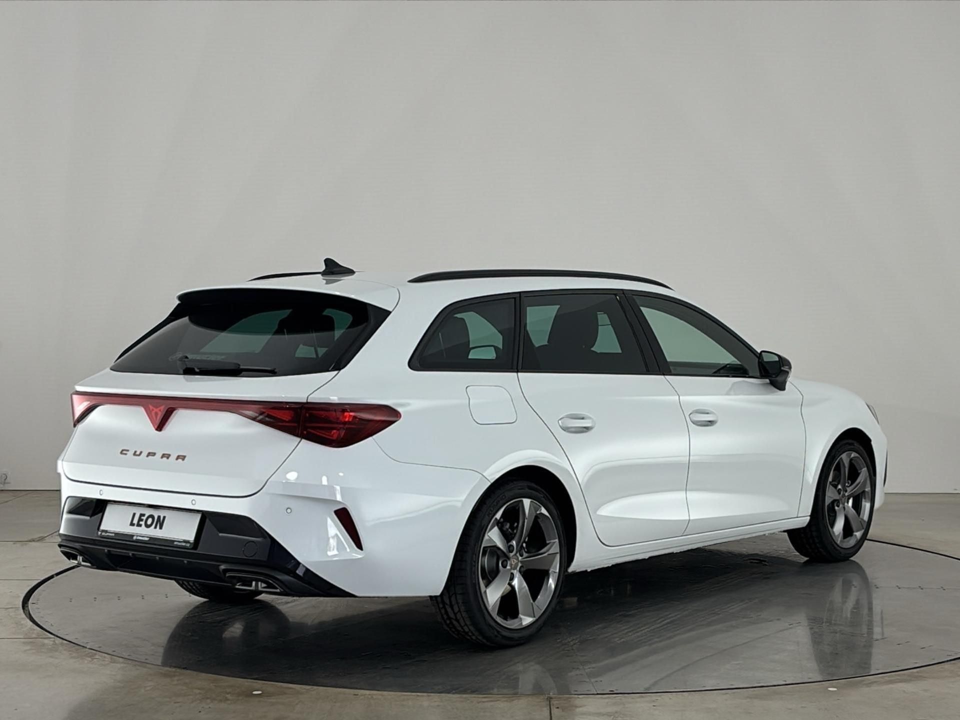 Cupra Leon, 1.5 eTSi / 110 kW - fotka 2