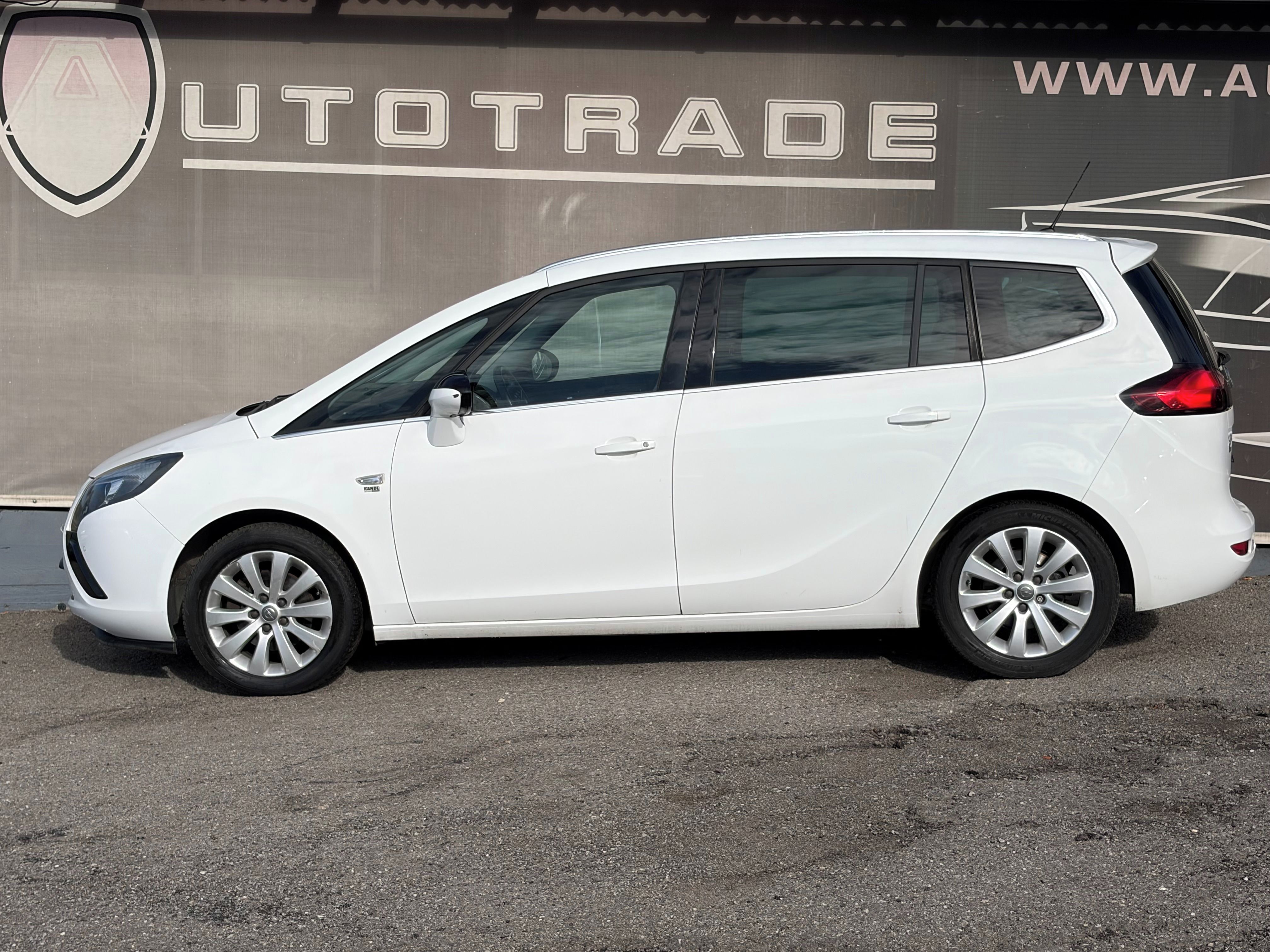 Opel Zafira, 2.0 CDTi 81kW, 2x kola, 7 míst - fotka 2