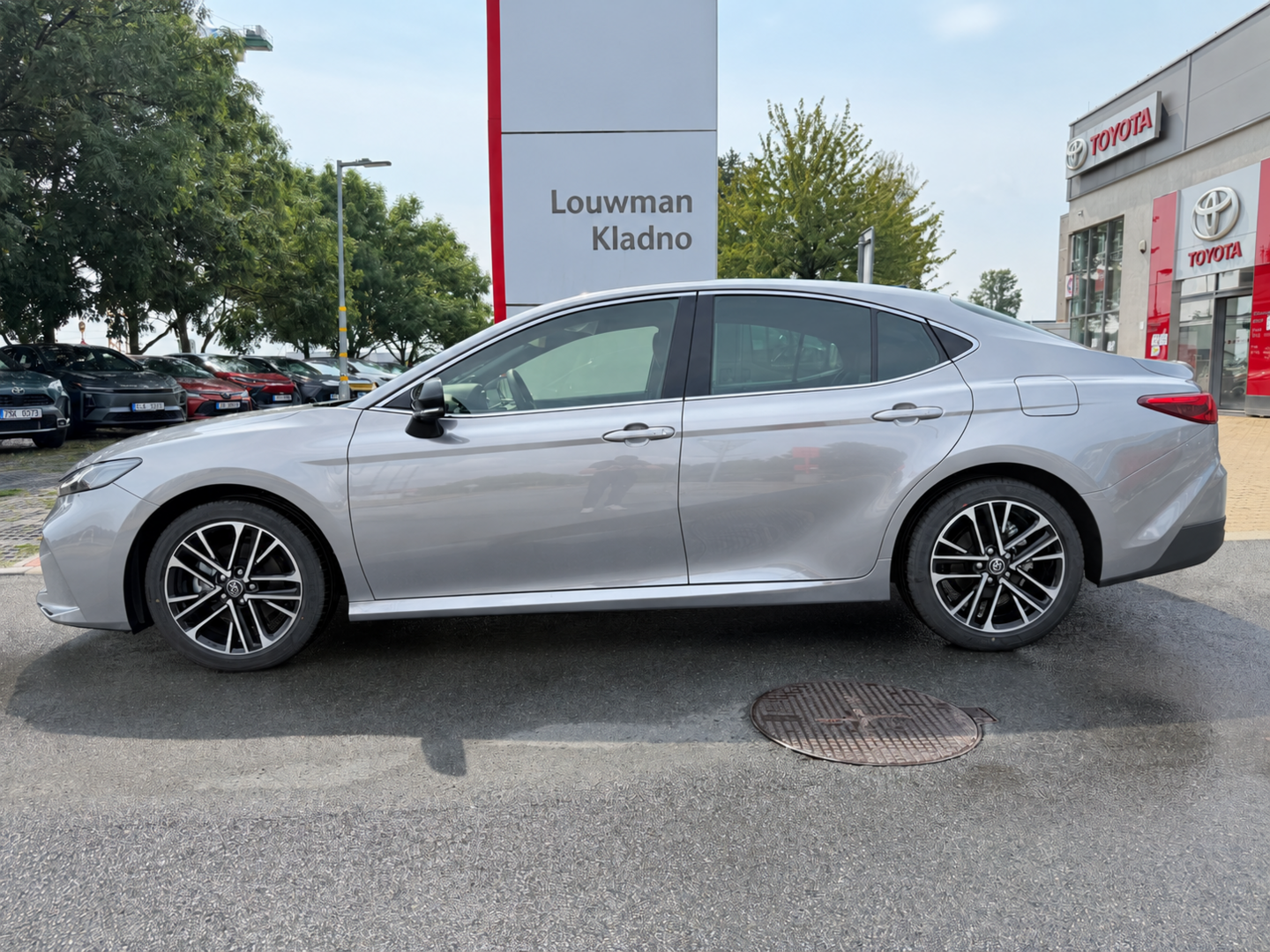 Toyota Camry, 2.5 HEV Executive - fotka 3