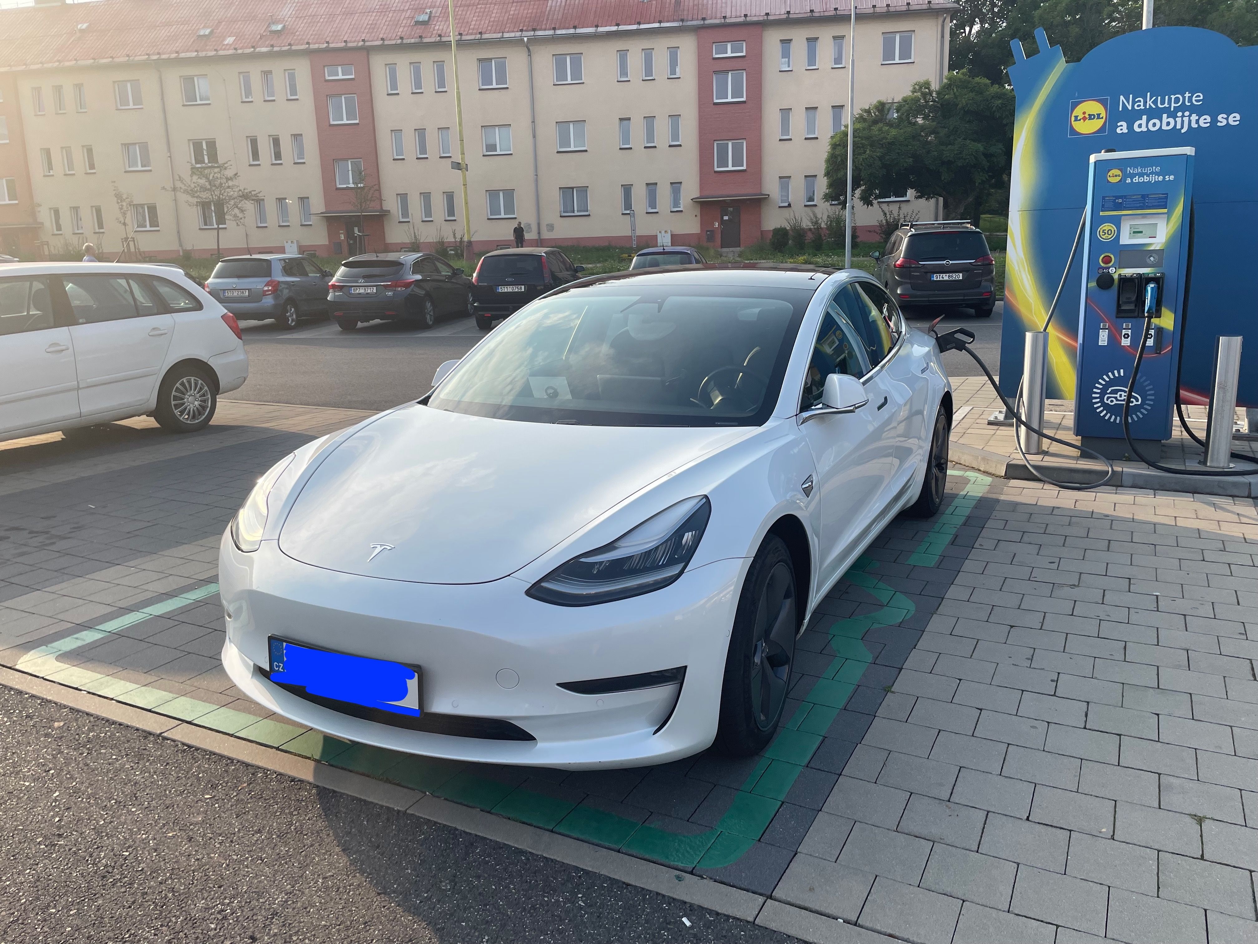Tesla Model 3, Long Range, Tažné - fotka 5
