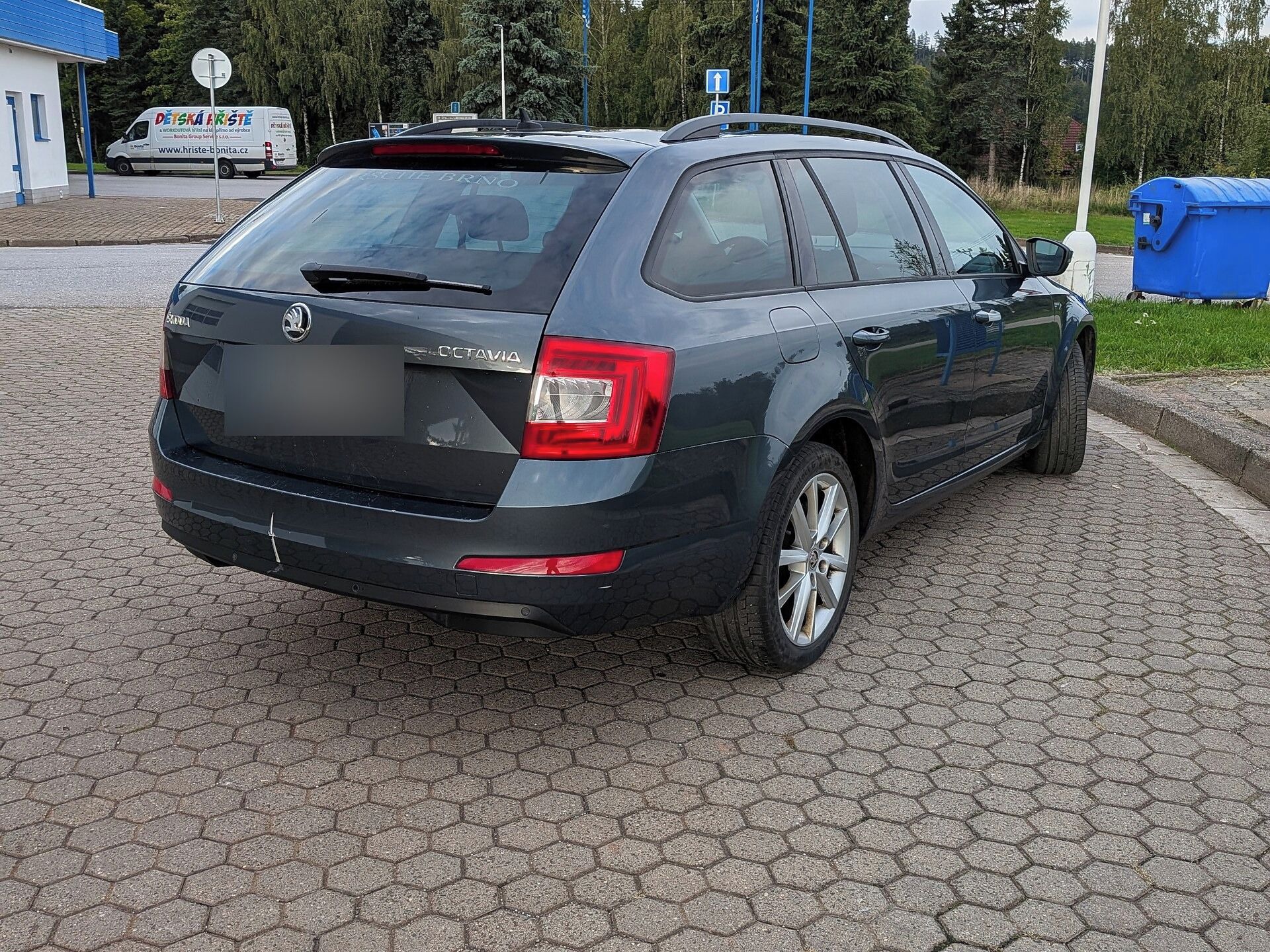 Škoda Octavia, 1.6 TDi Autorizovaný servis - fotka 2