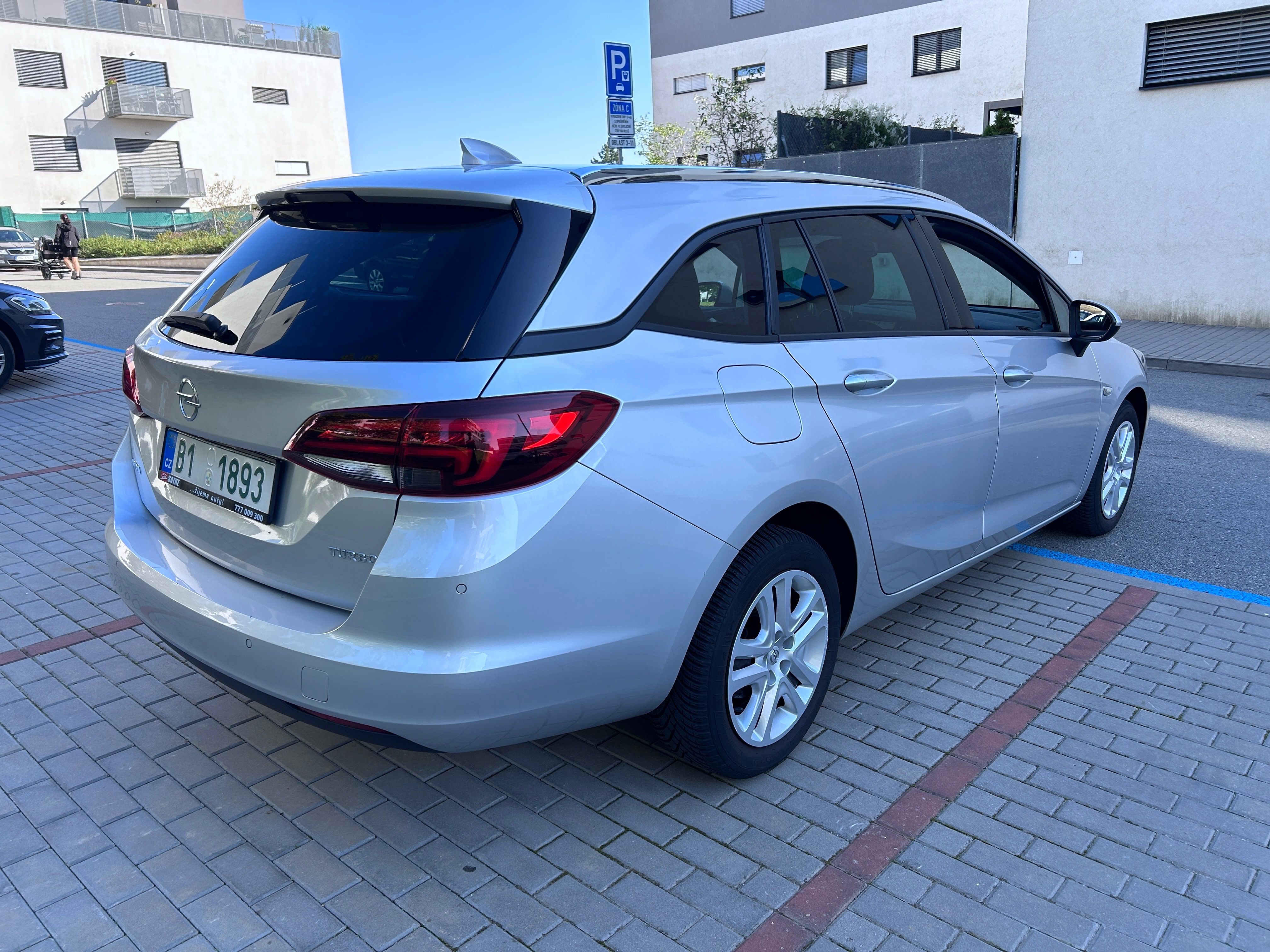 Opel Astra, K Sports Tourer - fotka 5