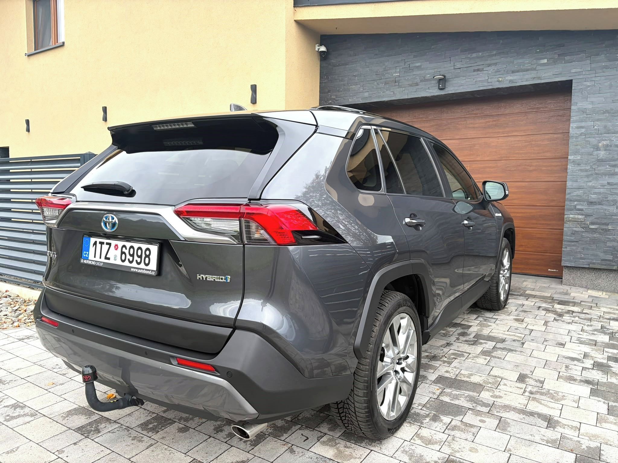 Toyota Rav4, 2.5i HYBRID 131Kw 4x4 - fotka 5
