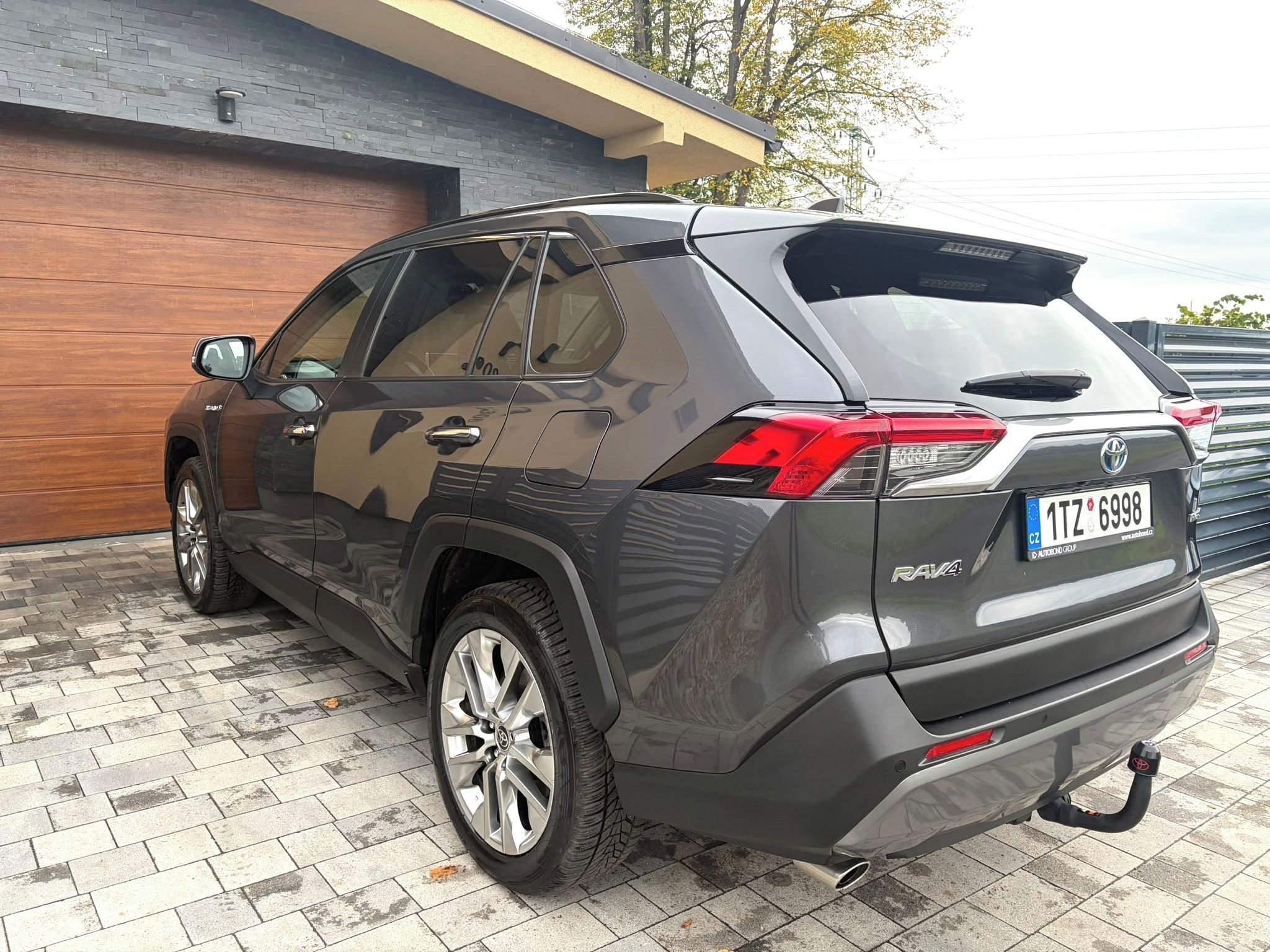 Toyota Rav4, 2.5i HYBRID 131Kw 4x4 - fotka 6
