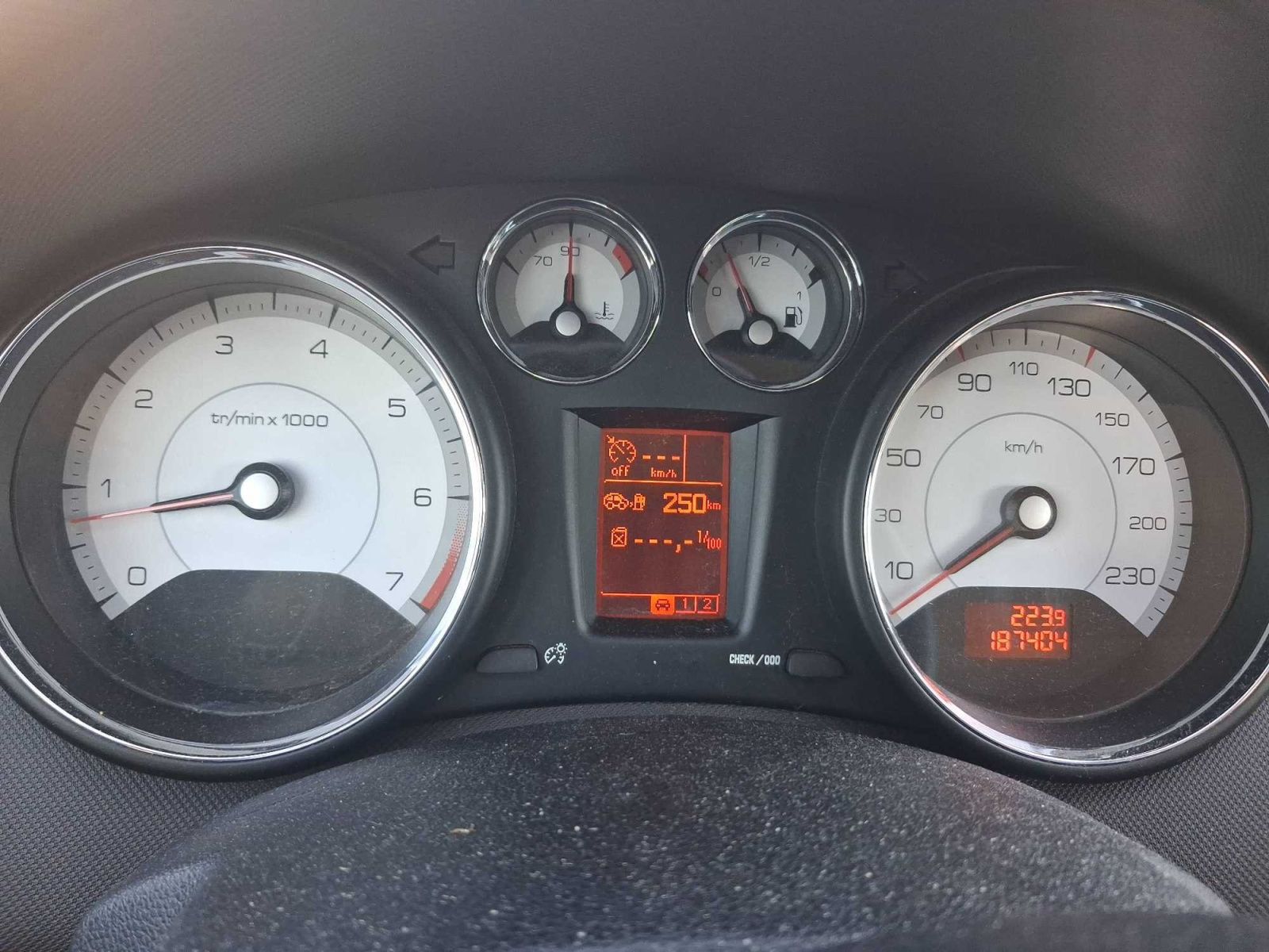 Peugeot 308, 1.6 THP, po STK - fotka 3