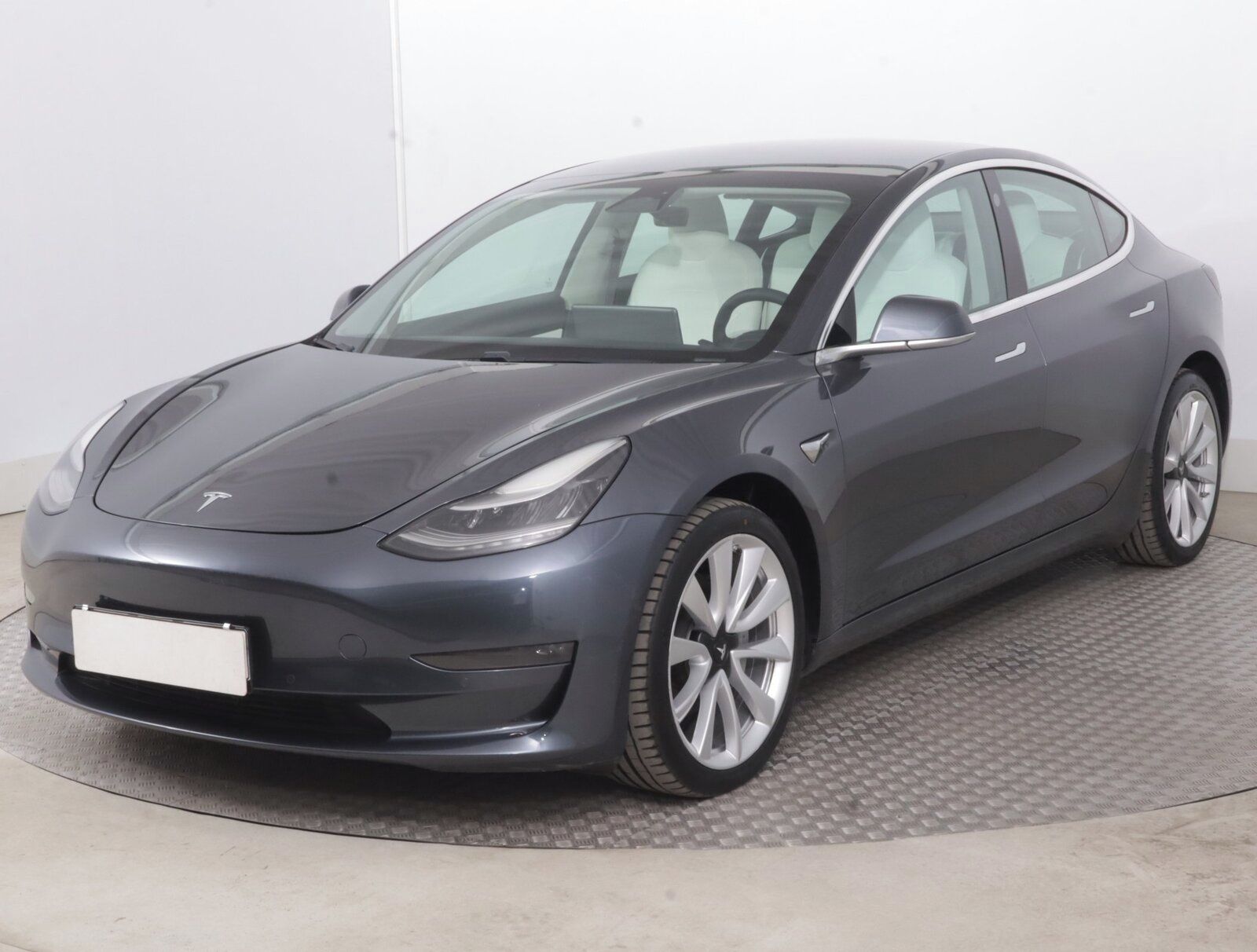 Tesla Model 3, Long Range 4WD 78kWh, SoH 81% - fotka 2