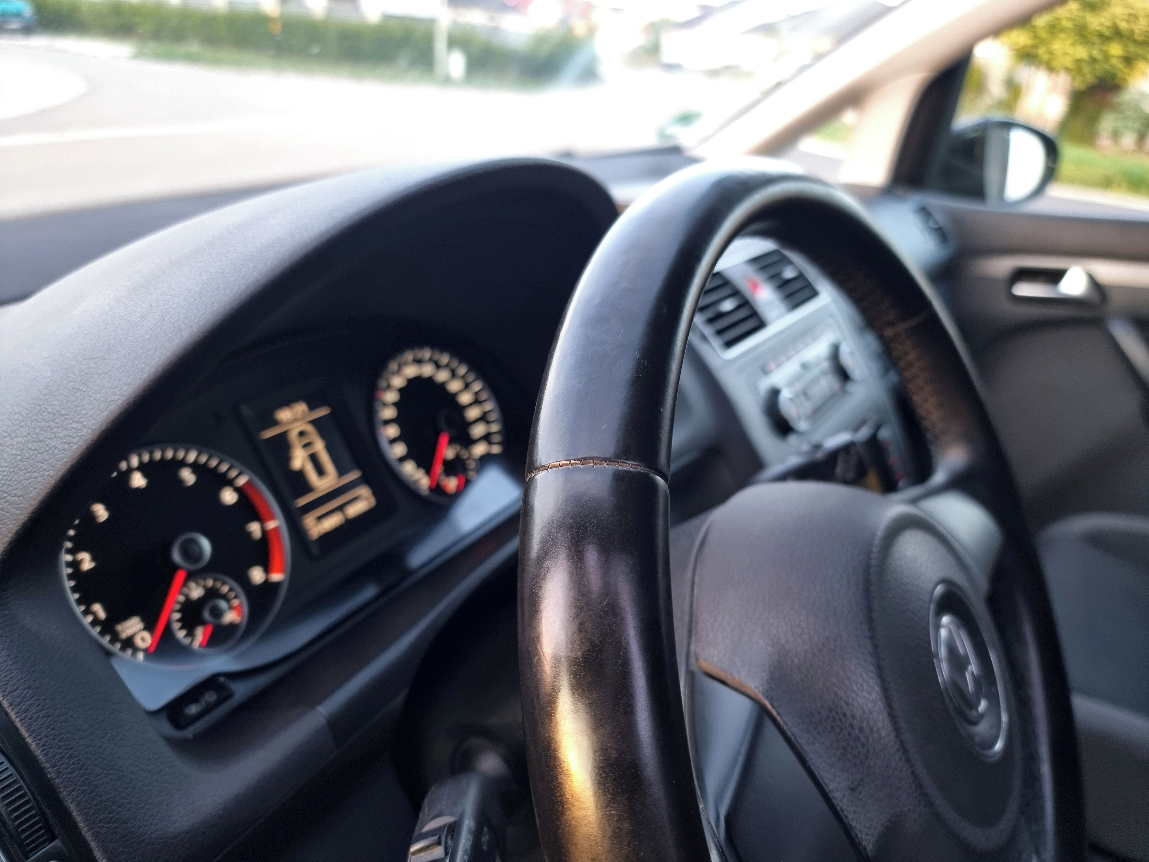 Volkswagen Touran, 1.2TSi | SEDNOUT A JEZDIT - fotka 3