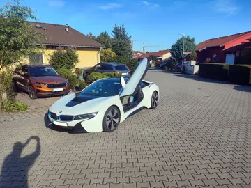 BMW i8, Výborný tech. stav, naj. 57tis