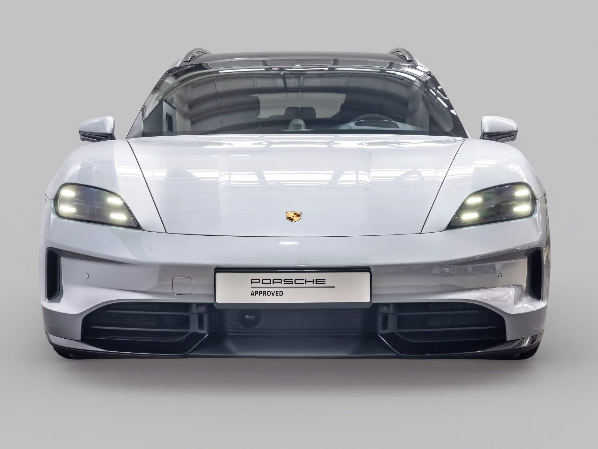 Porsche Taycan, GTS Sport Turismo HuD Inno Ven - fotka 2
