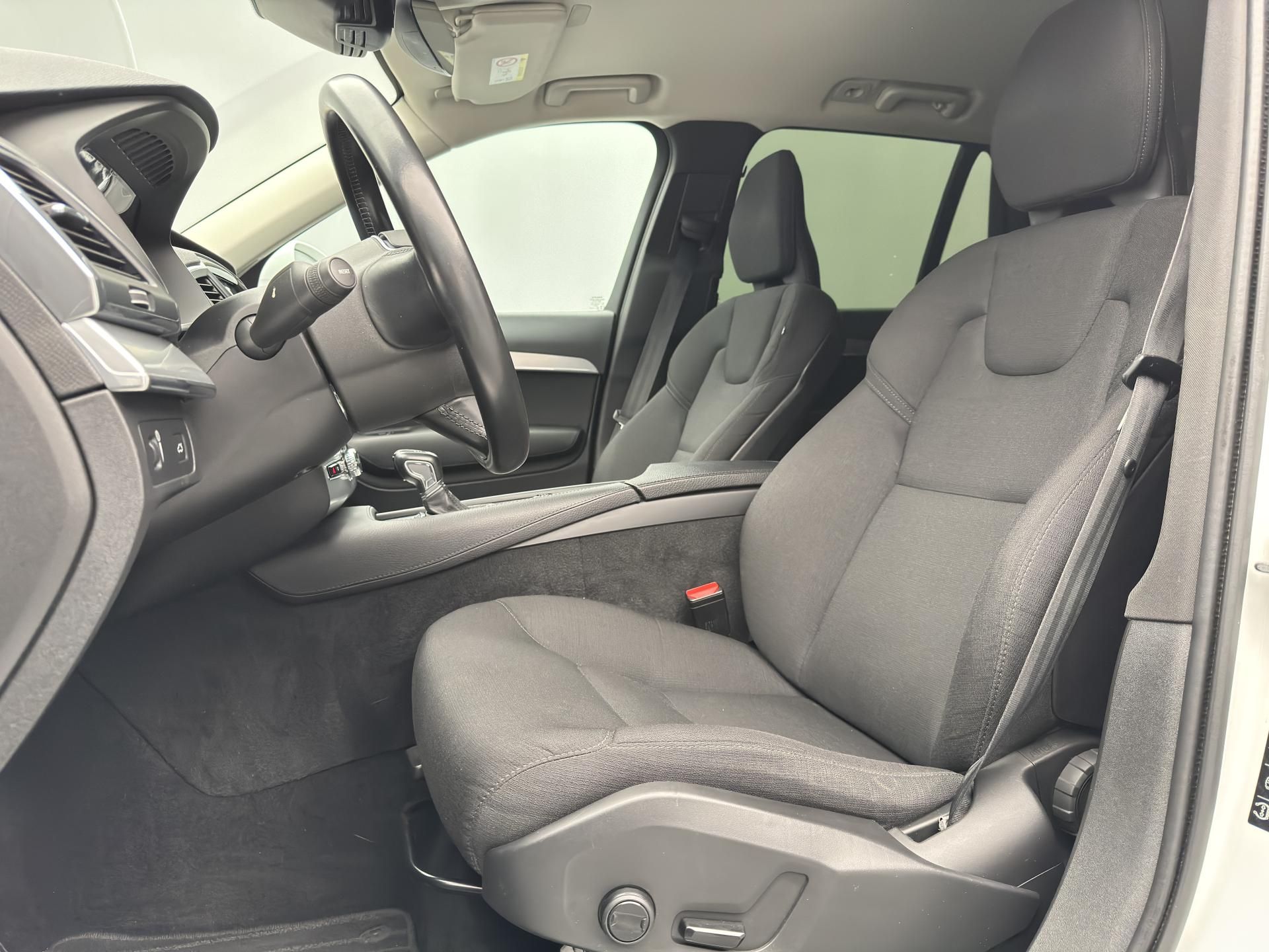 Volvo XC90, D5 AWD MOMENTUM PRO - fotka 4