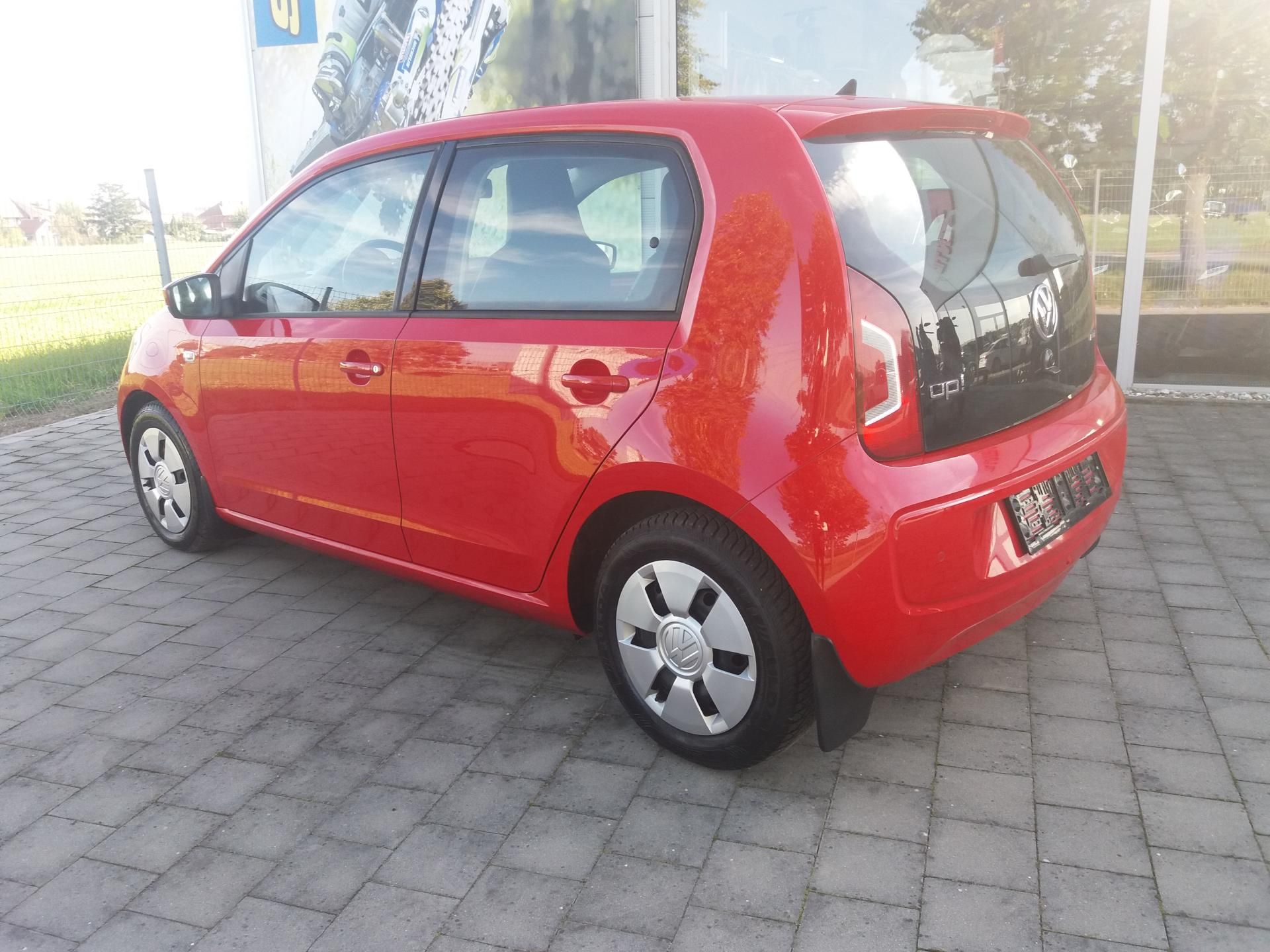 Volkswagen Up!, 1.0i,55kW,VÝHŘE.SEDAD.SERV.KNÍ - fotka 3