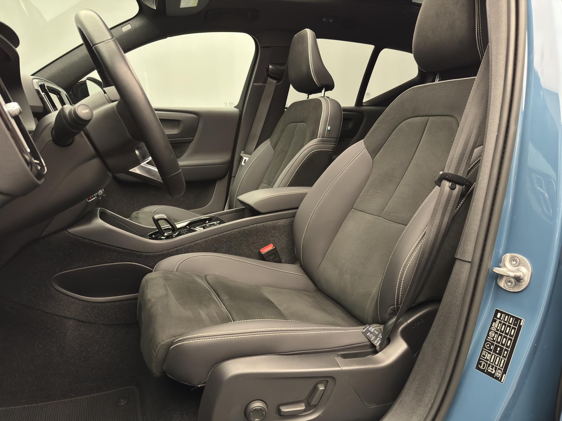 Volvo XC40, T4 RECHARGE ULTIMATE AUT - fotka 4