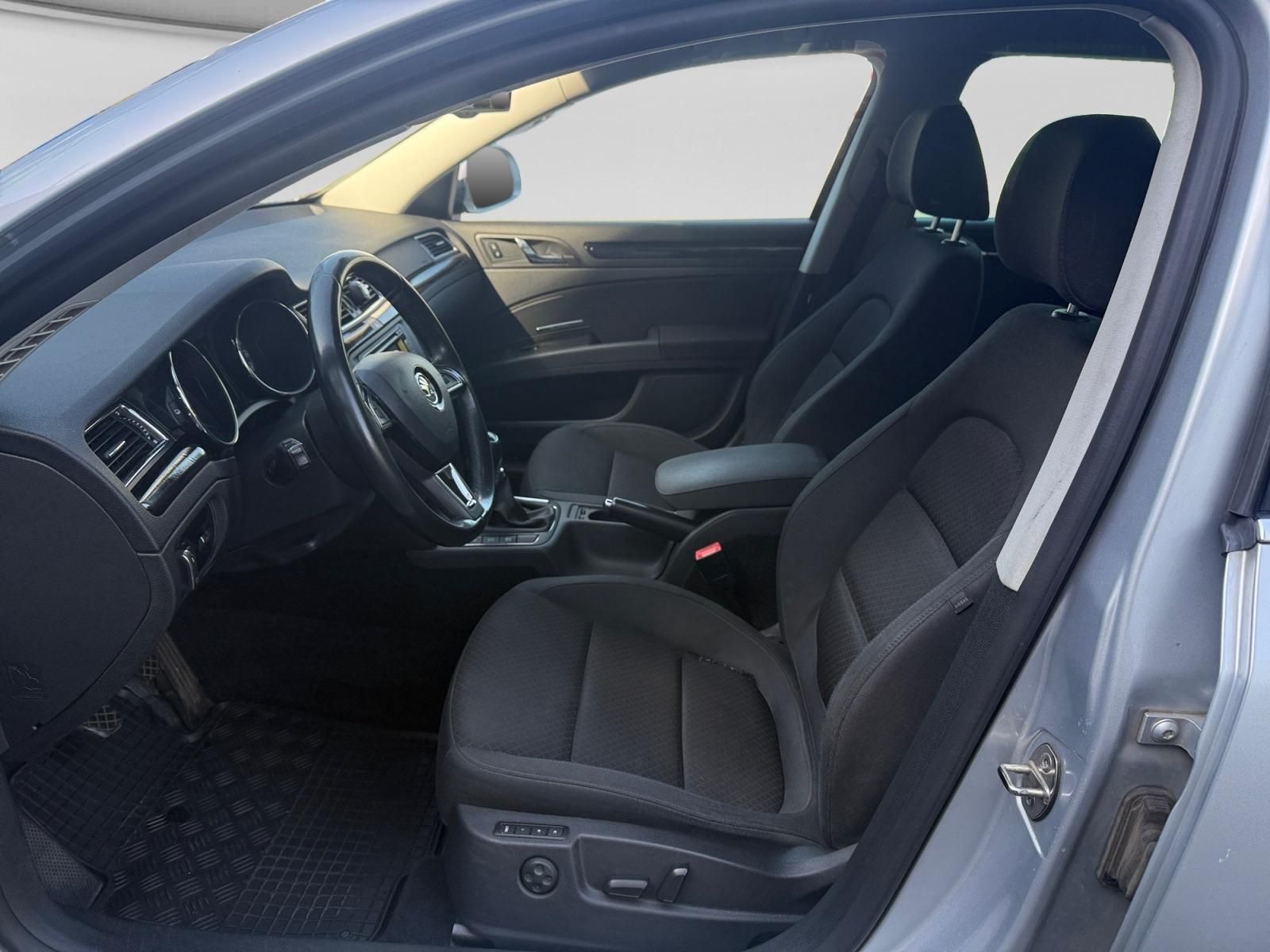 Škoda Superb, Ambition plus2,0TDI 103kW Man6 - fotka 4