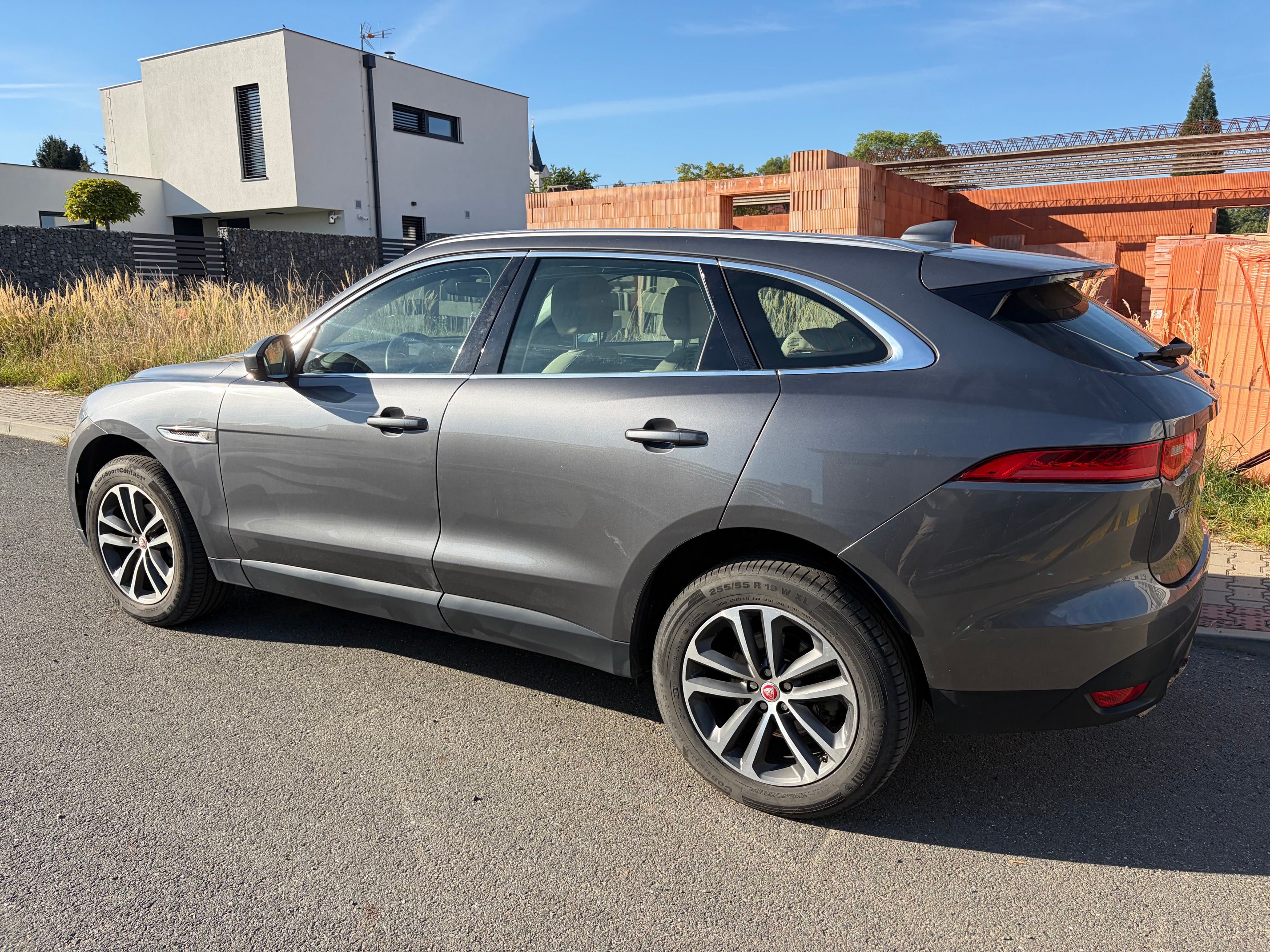 Jaguar F-Pace, 20d 4x4 | 1.majitel | 95000 km - fotka 4