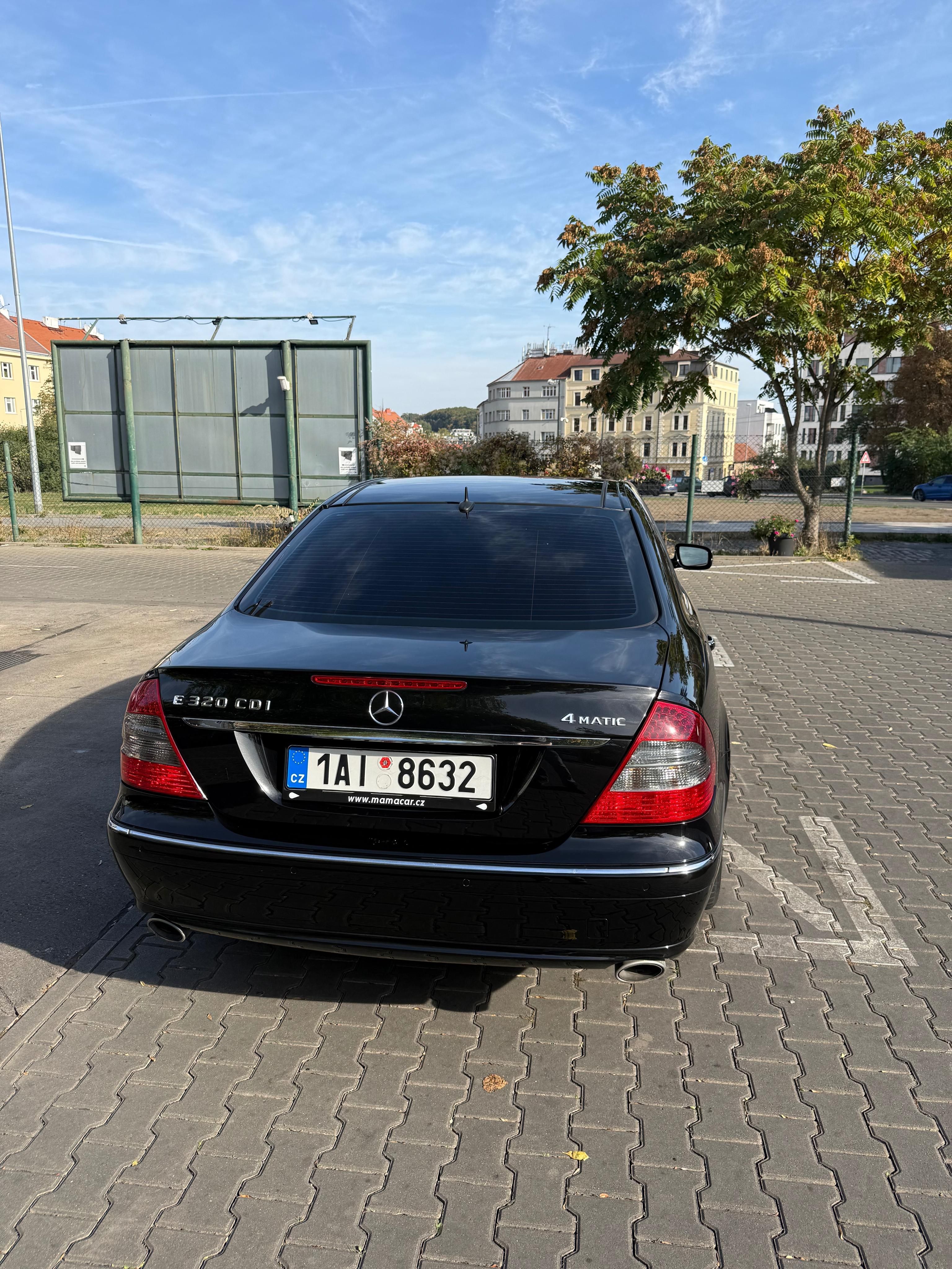 Mercedes-Benz Třídy E, Mercedes-Benz E 320 CDI 4MATIC - fotka 3