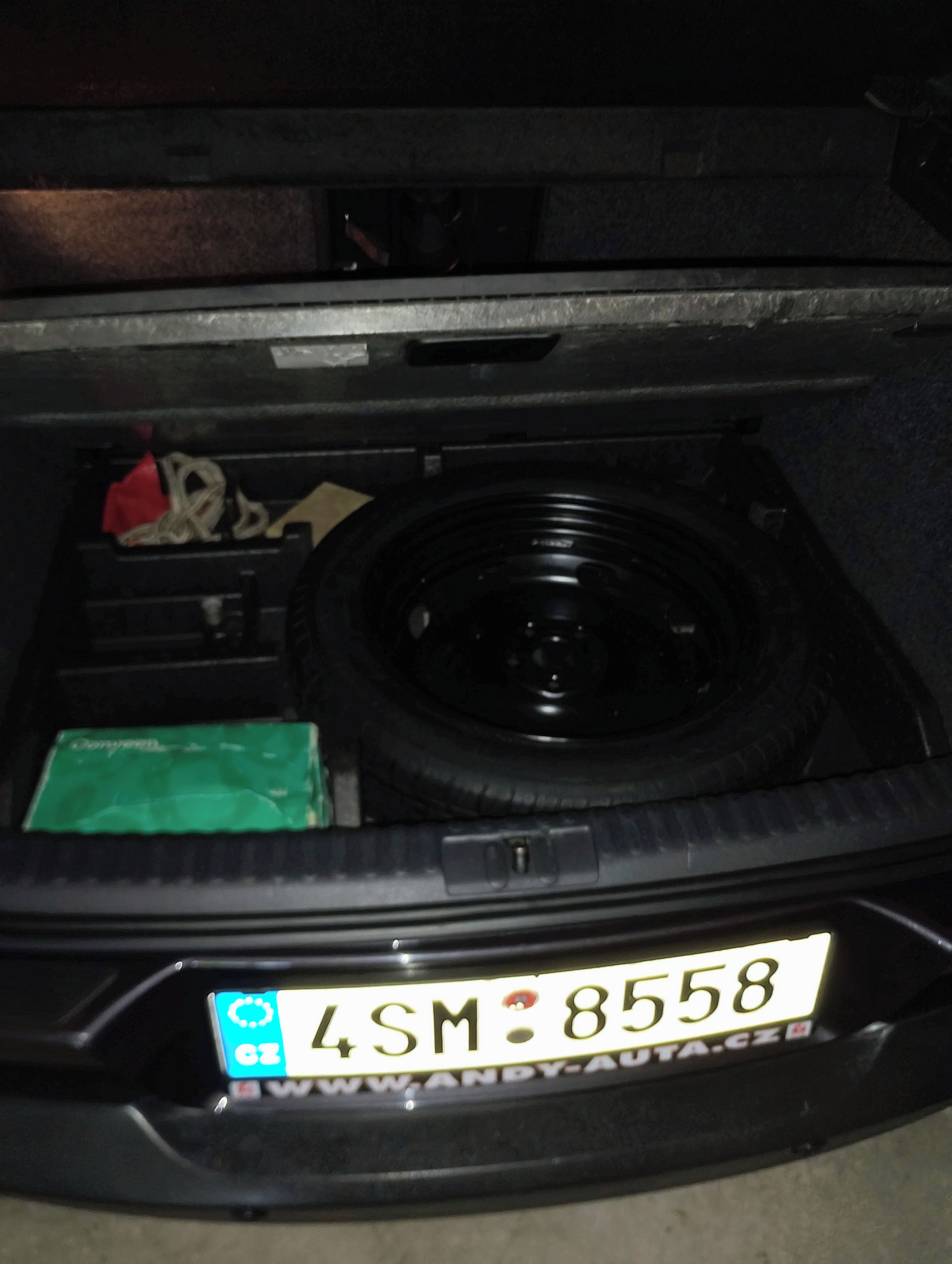 Volkswagen Tiguan, LOUNGE 2,0TDI 103kW TOP STAV - fotka 5