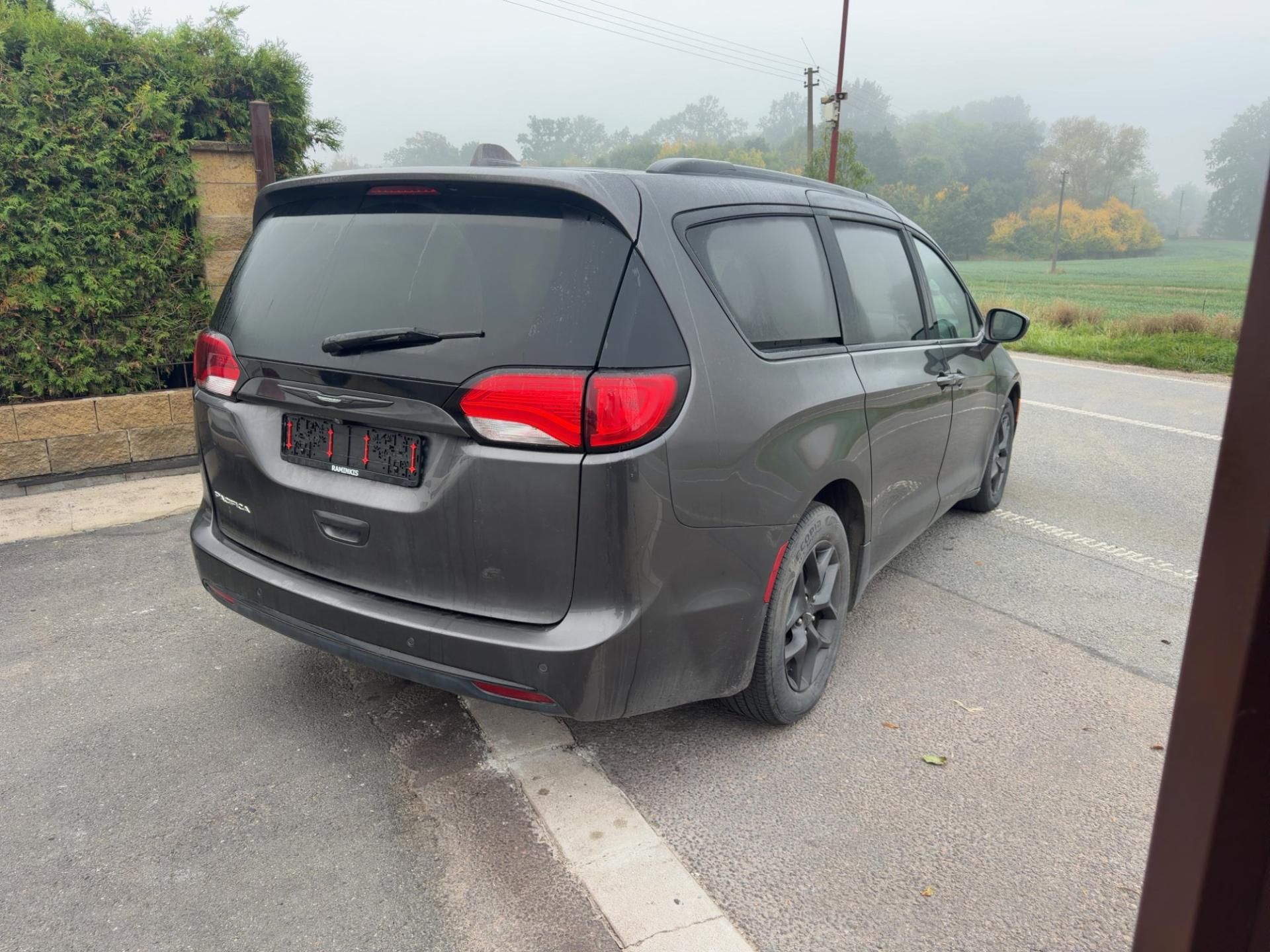 Chrysler Pacifica, 3,6 L 8 míst S type 2019 - fotka 4