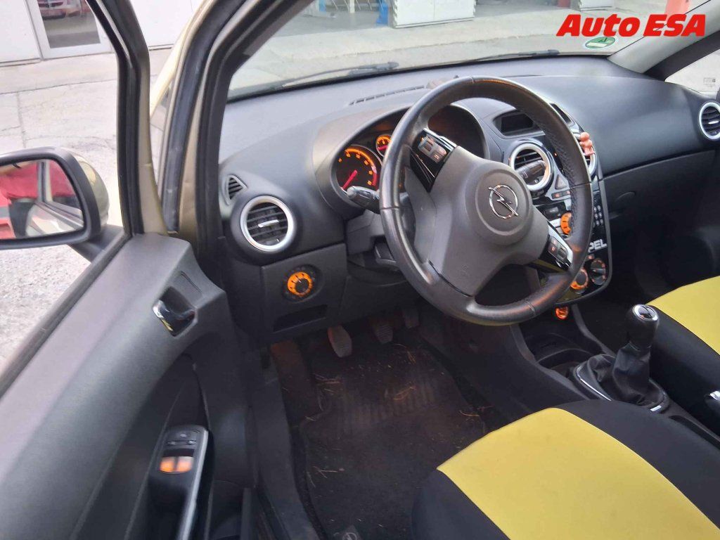 Opel Corsa, 1.2,AC,temp - fotka 3