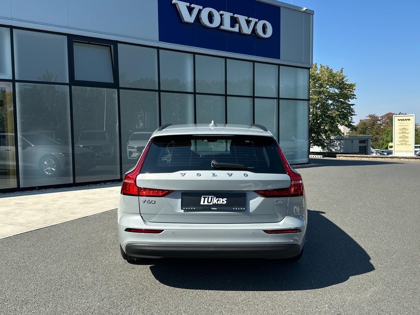 Volvo V60, 2.0B4 FWD 145kW CORE - fotka 5