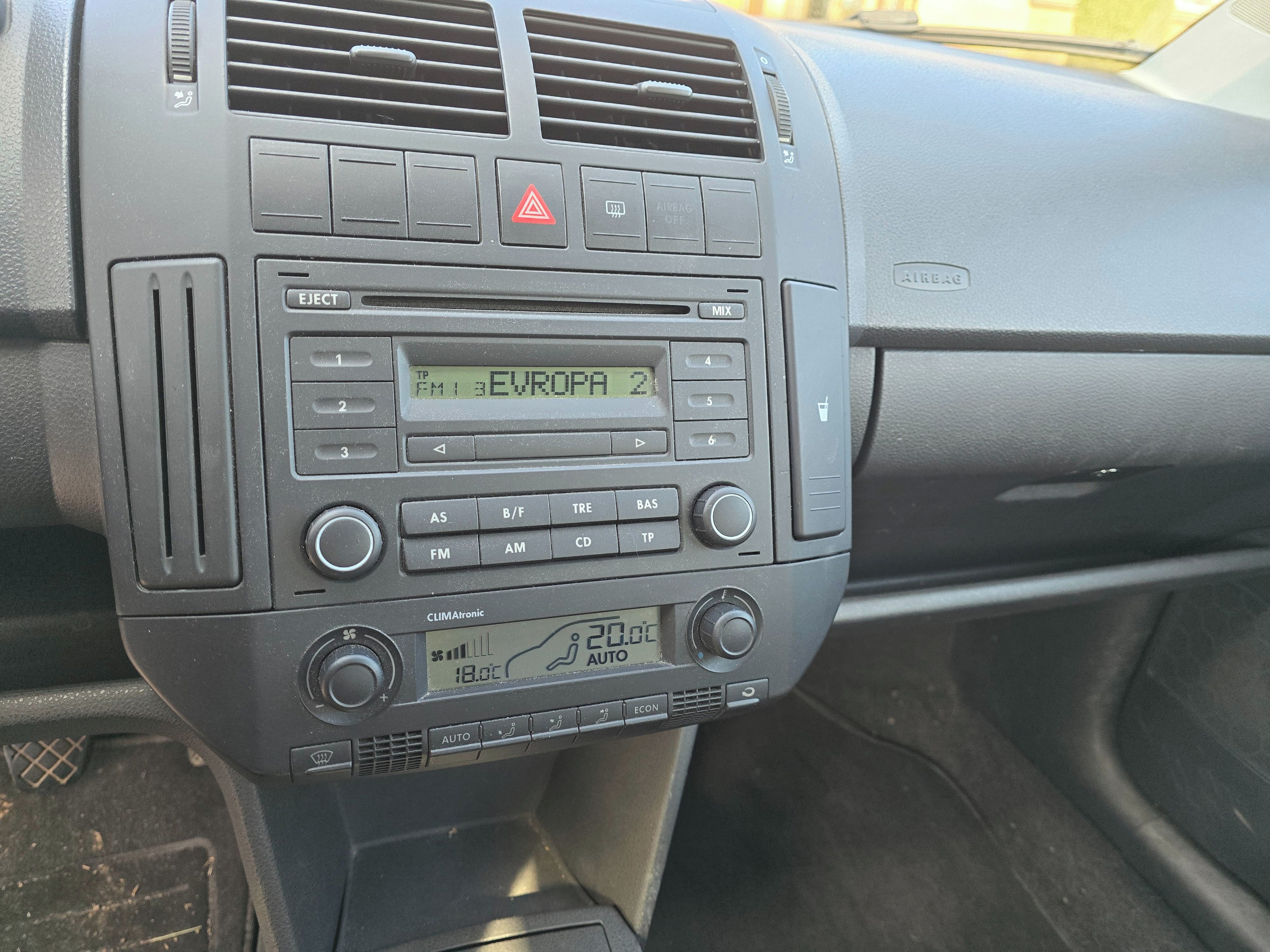 Volkswagen Polo, VW Polo 1.4 55Kw 137500km - fotka 5