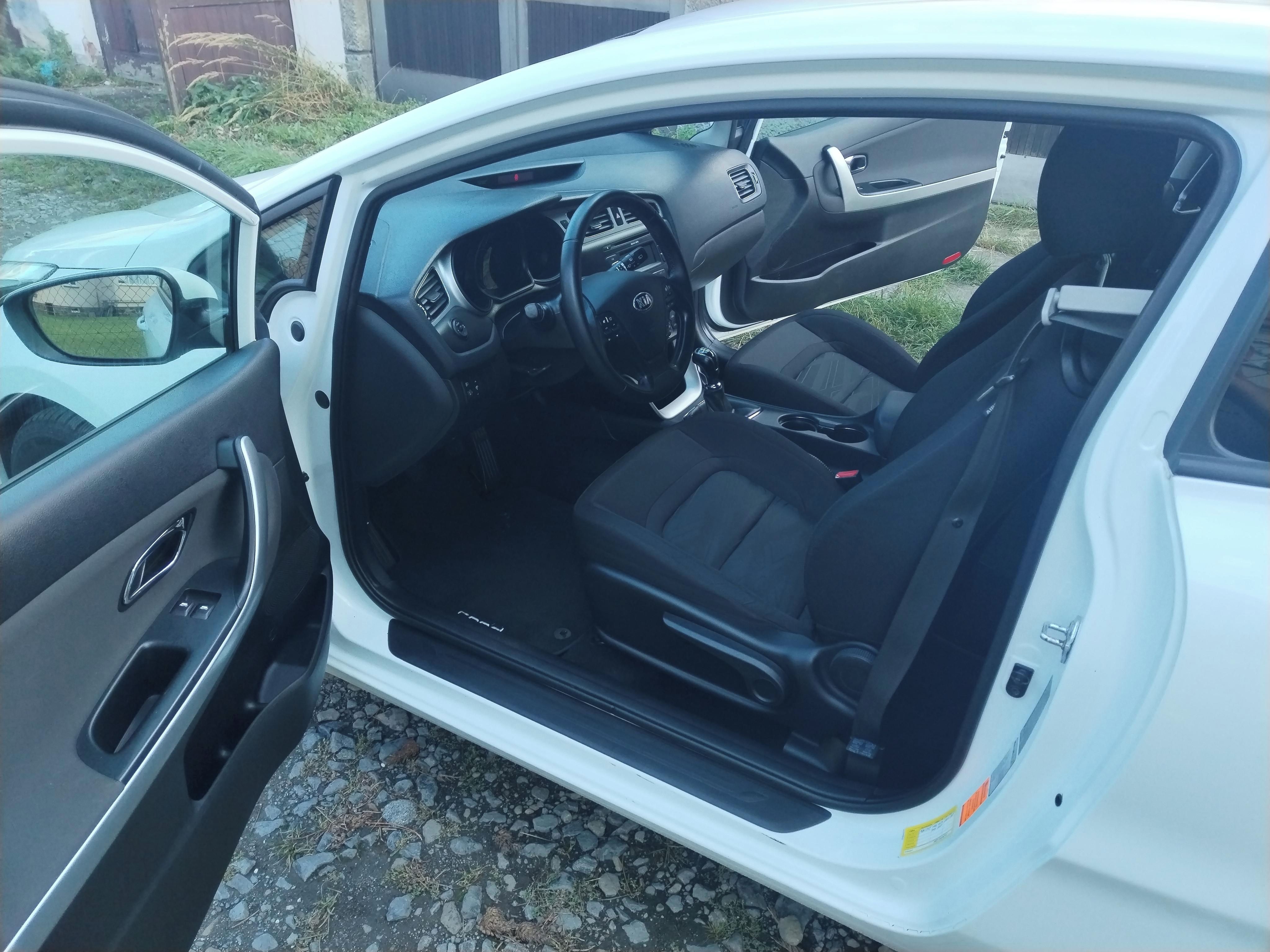 Kia Cee´d, 1.6i,99KW-ČR,SERVISKA,SERVIS - fotka 6