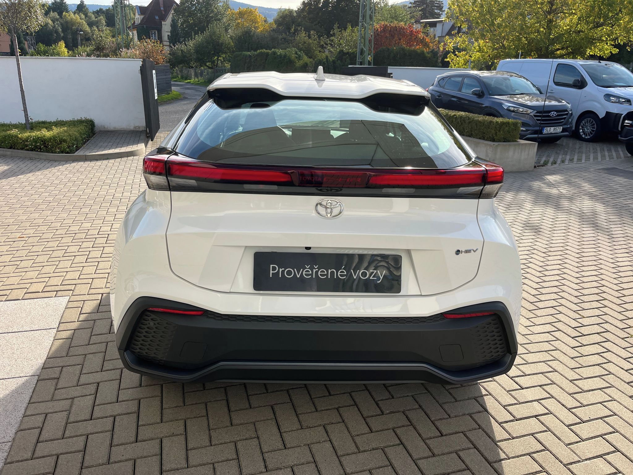 Toyota C-HR, 1.8 Hybrid 140k e-CVT Comfort - fotka 5