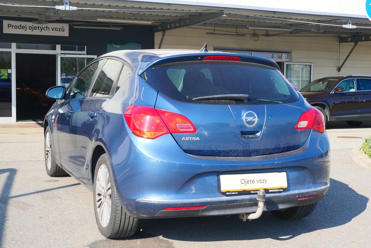 Opel Astra, 1.4 T 88kW Active - fotka 4