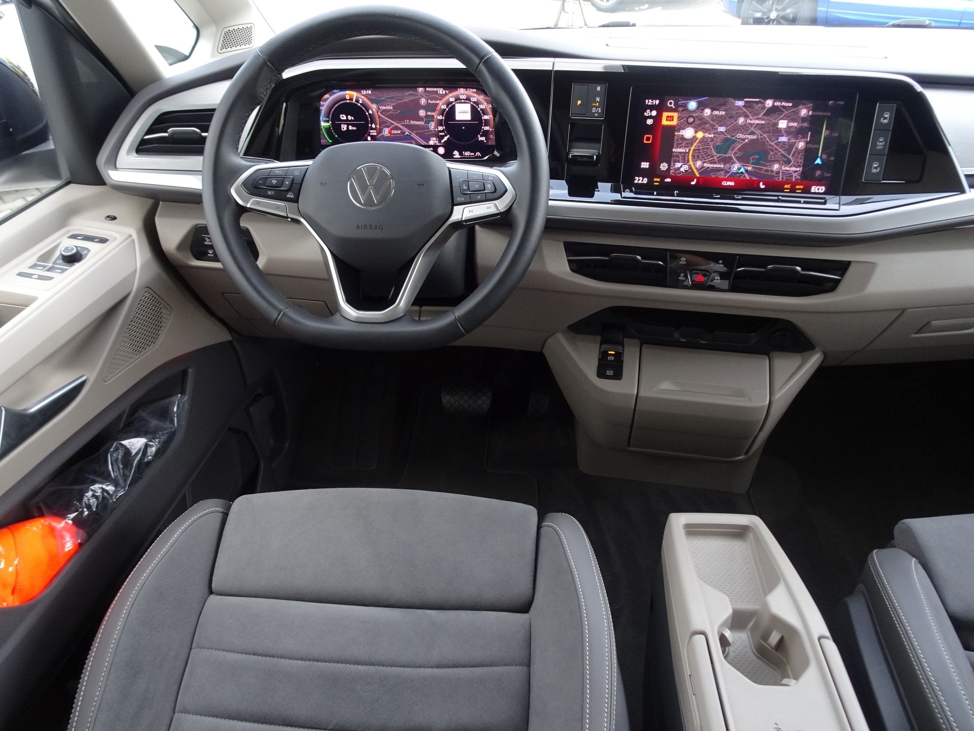 Volkswagen Multivan, Long 1.5TSI PHEV 4M Edition - fotka 5