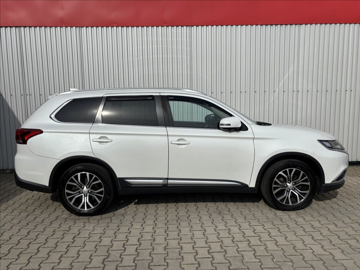 Mitsubishi Outlander, 2,3 D Instyle+ 7.míst - fotka 6
